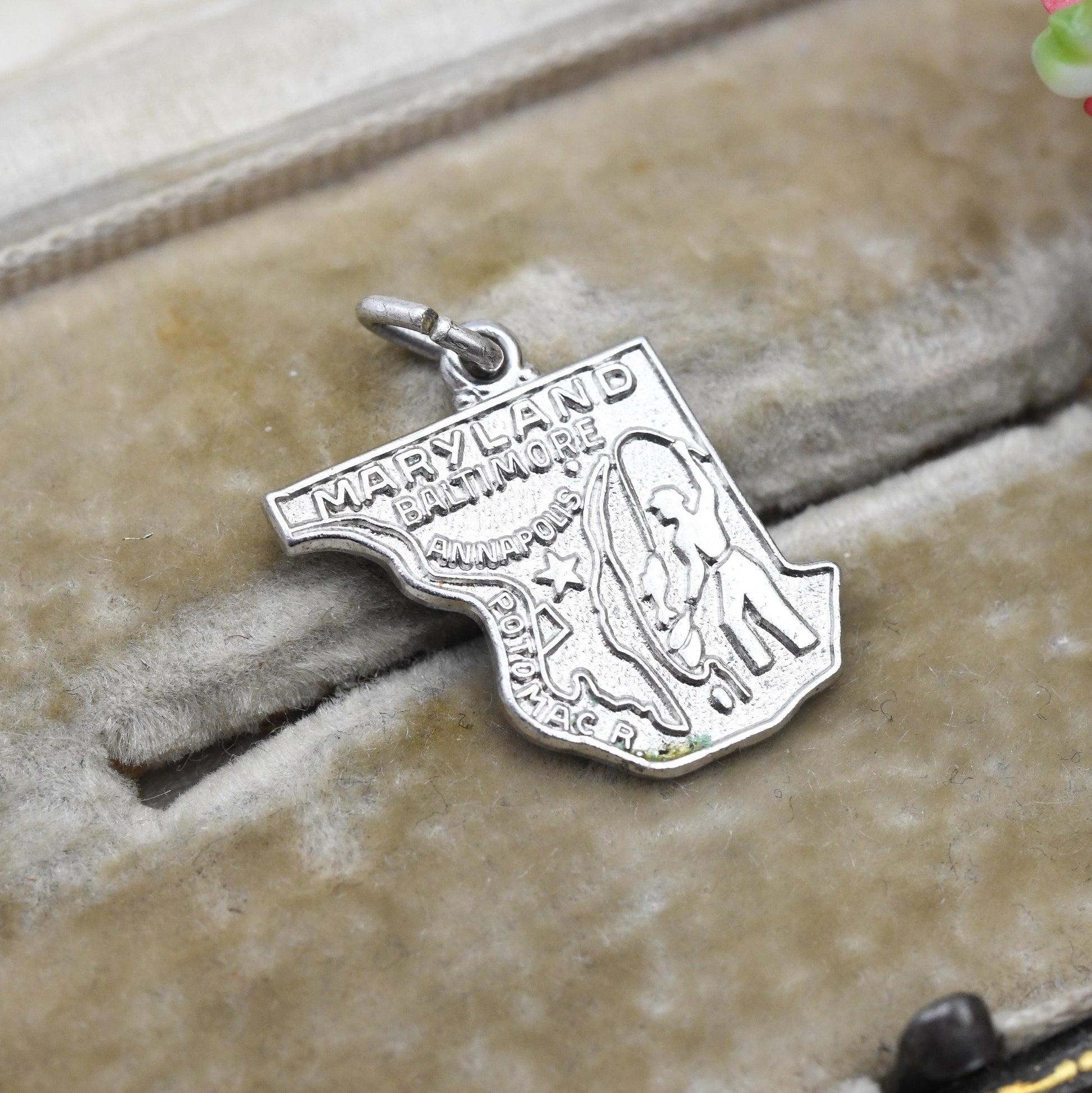 Vintage Sterling Silver Maryland State Charm Pendant - USA | States | State Silhouette | Souvenir Gift for Charm Bracelet