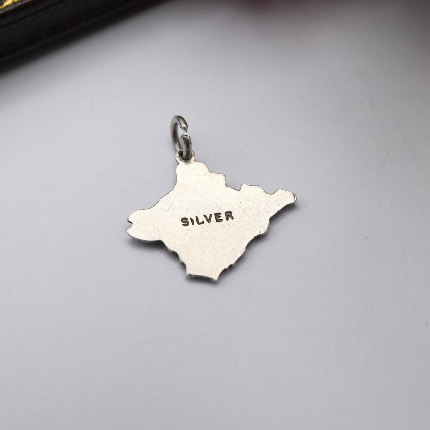 Vintage Sterling Silver Isle of Wight Charm Pendant - Channel Island | British Isles | Travel Charm | Souvenir Gift for Charm Bracelet