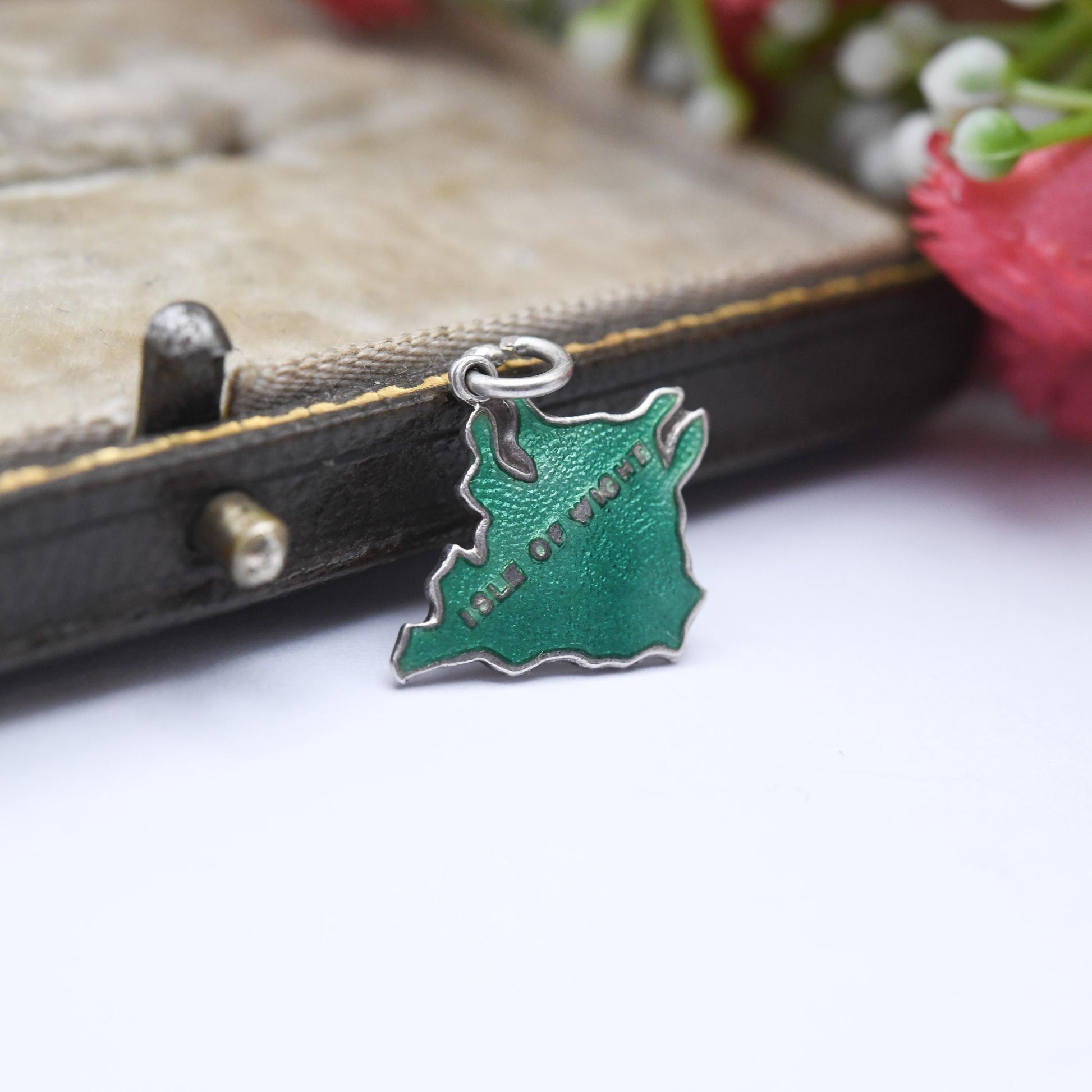 Vintage Sterling Silver Isle of Wight Charm Pendant - Channel Island | British Isles | Travel Charm | Souvenir Gift for Charm Bracelet