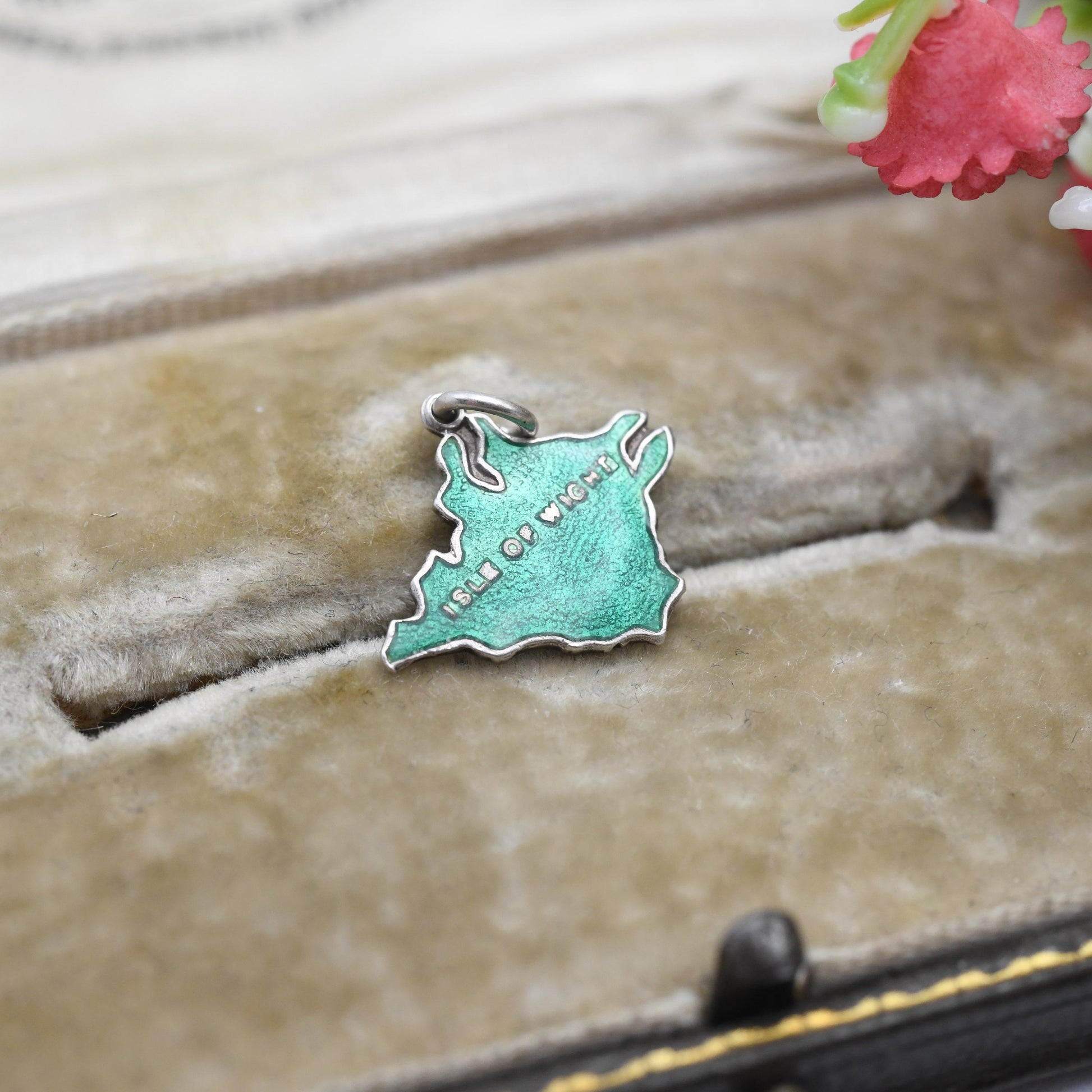 Vintage Sterling Silver Isle of Wight Charm Pendant - Channel Island | British Isles | Travel Charm | Souvenir Gift for Charm Bracelet
