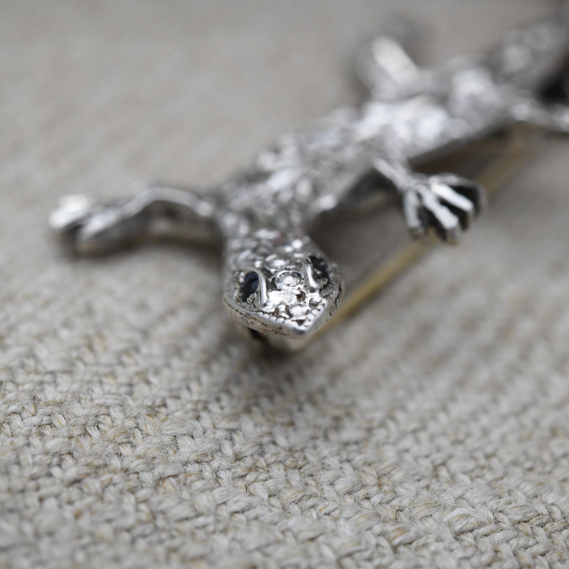 Vintage Sterling Silver Gecko Brooch - Detailed Crawling Gecko | Small Black Stone Eyes | Textured | Novelty Animal Jewellery