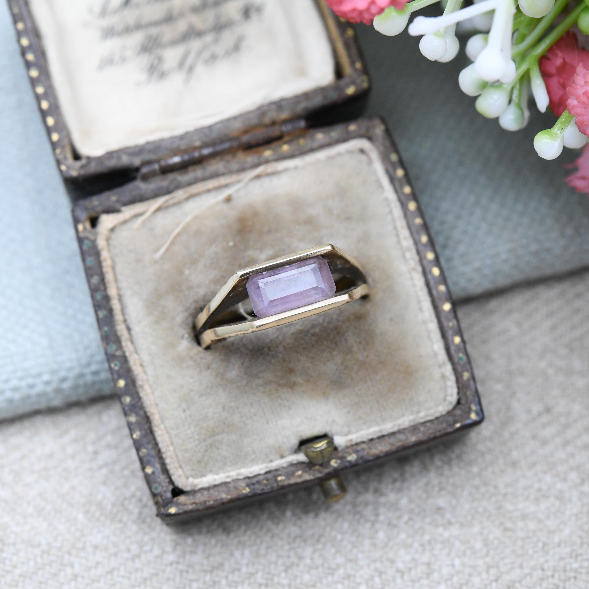 Vintage 9ct Gold Amethyst Ring 1971 - Antique Revival Style Engraved Scrolling Shank | Purple Gemstone | UK Size - O 1/2 | US Size - 7 3/4