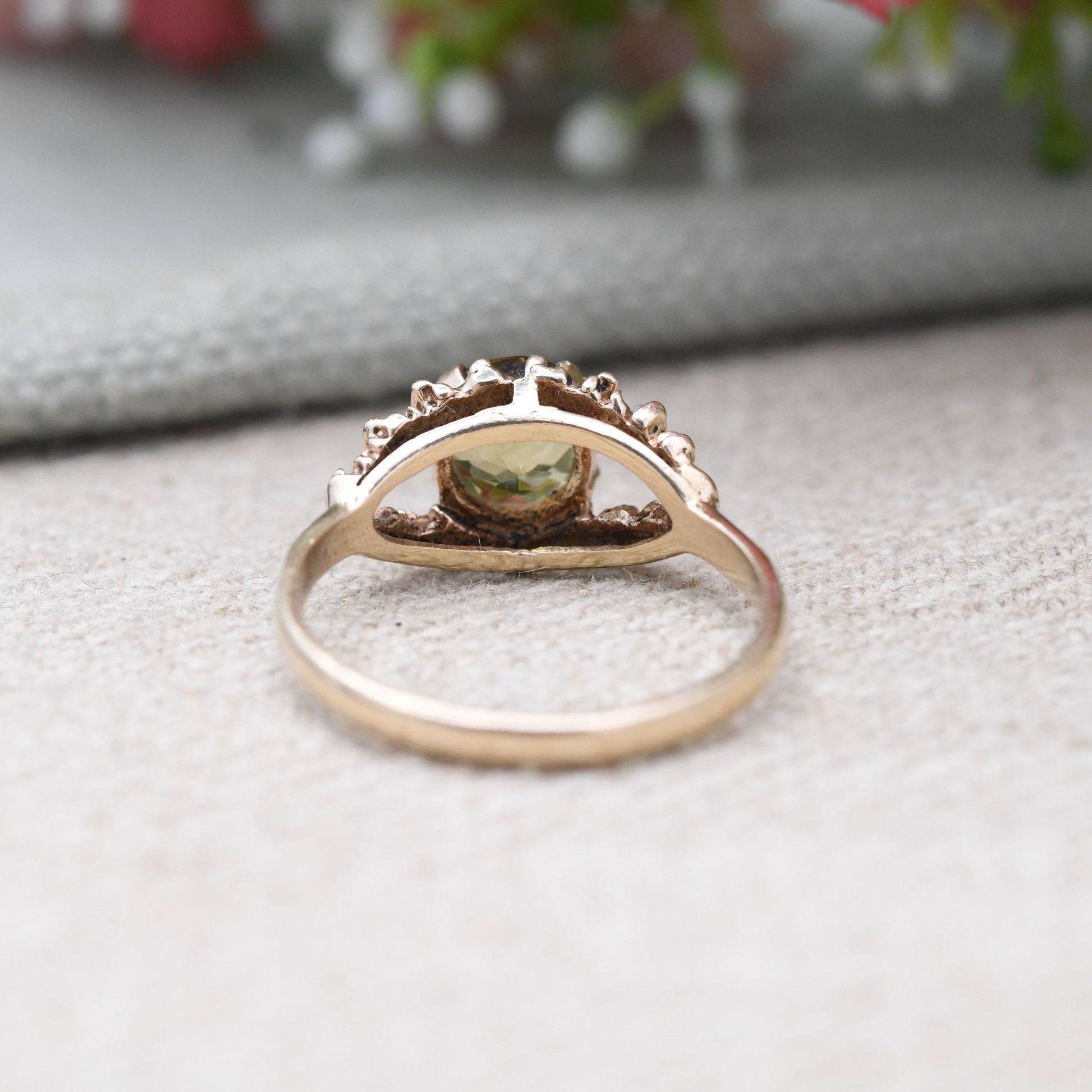 Vintage 9ct Gold Gemstone Ring 1972 Midcentury Modern Jewellery - Open Textured Shank Faceted Cocktail Dress | UK Size - O | US Size - 7 1/2