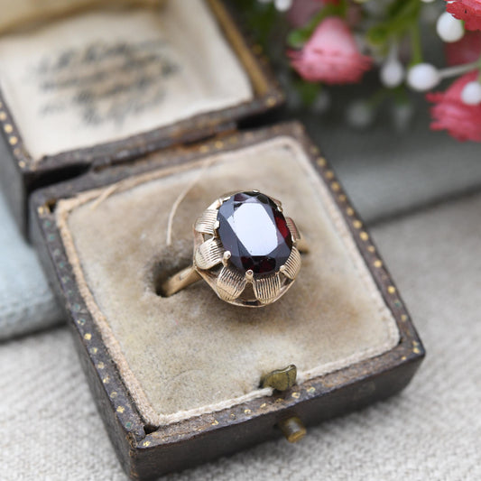 Vintage 9ct Gold Garnet Floral Solitaire Ring 1969 - Cocktail Statement Dress Ring | UK Size - O | US Size - 7 1/2