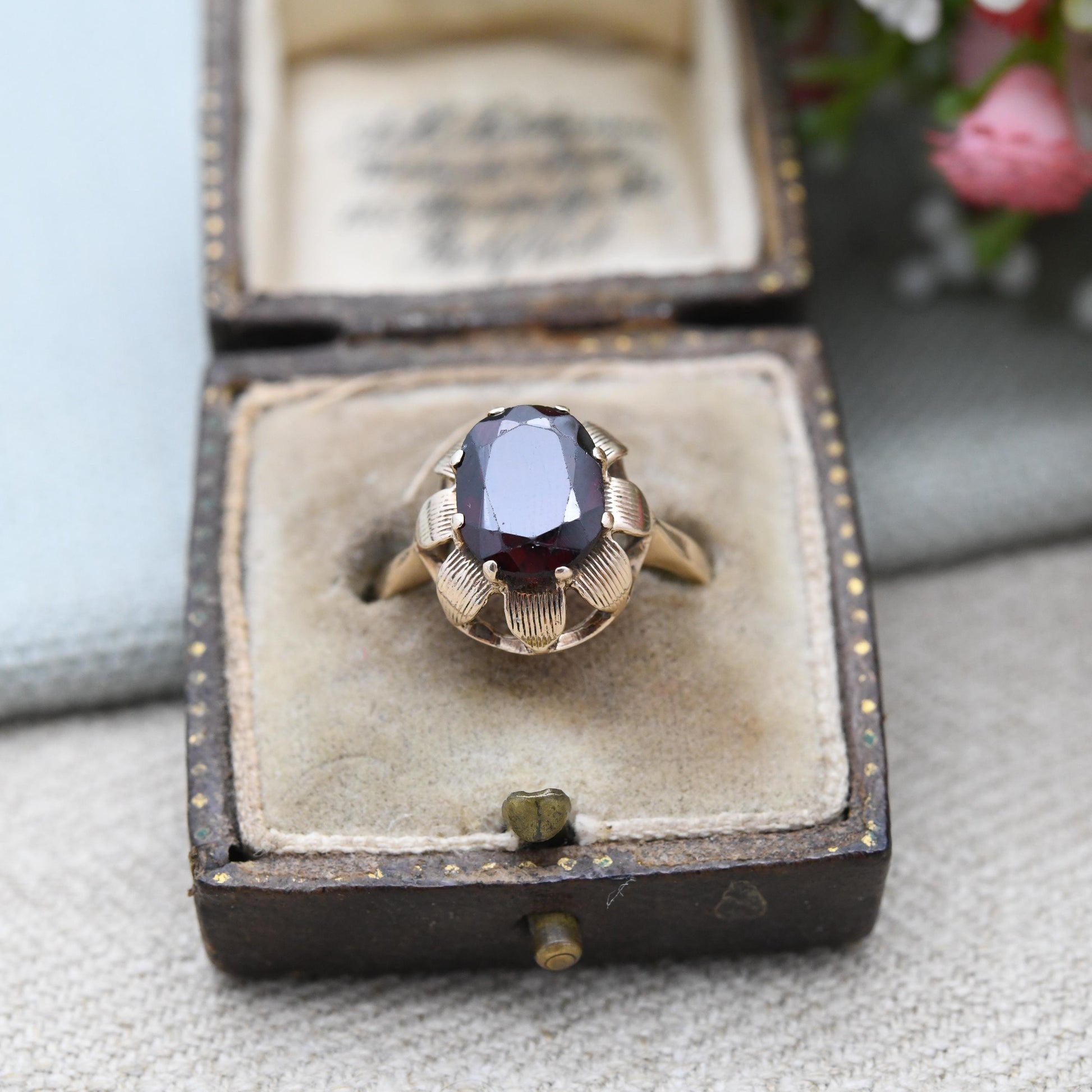 Vintage 9ct Gold Garnet Floral Solitaire Ring 1969 - Cocktail Statement Dress Ring | UK Size - O | US Size - 7 1/2