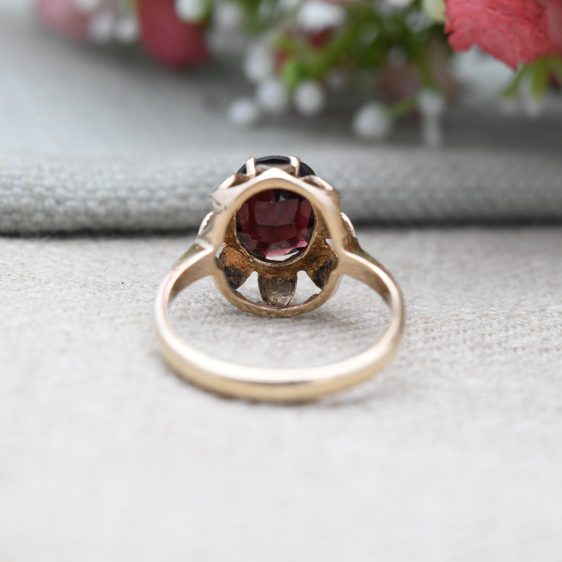Vintage 9ct Gold Garnet Floral Solitaire Ring 1969 - Cocktail Statement Dress Ring | UK Size - O | US Size - 7 1/2