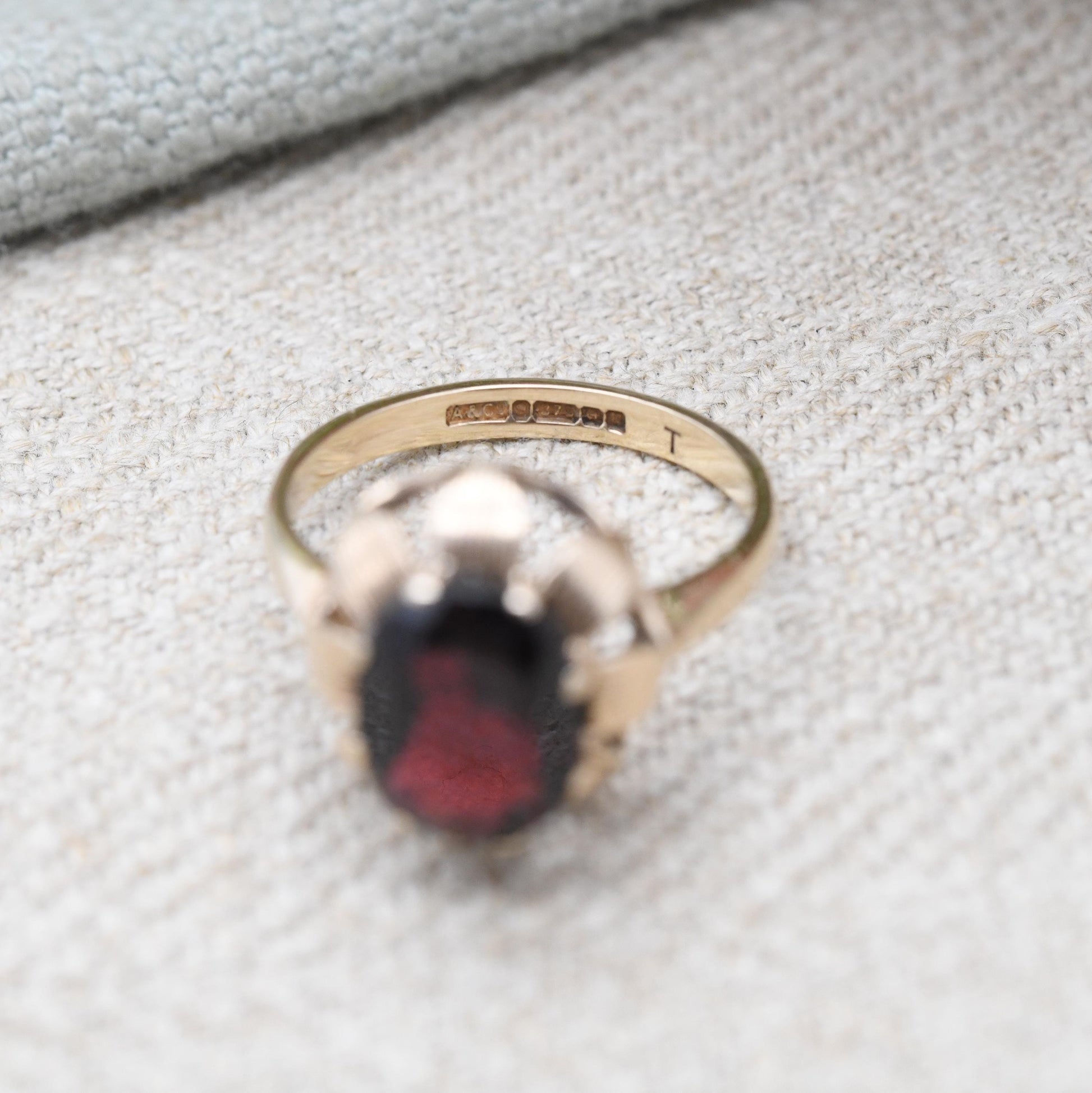 Vintage 9ct Gold Garnet Floral Solitaire Ring 1969 - Cocktail Statement Dress Ring | UK Size - O | US Size - 7 1/2
