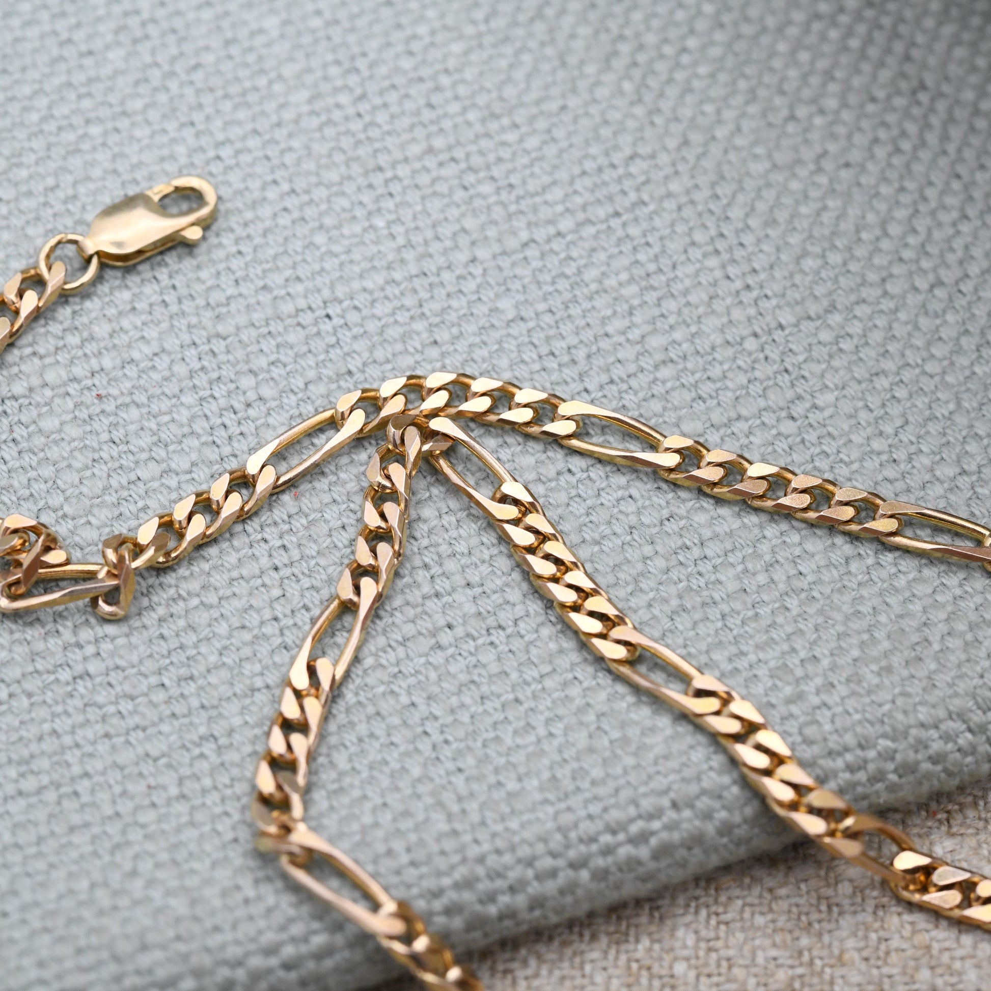Vintage 9ct Gold Figaro Chain Necklace 1990 - Unisex 9K Solid Gold Chain Flat Links | Yellow Gold Jewellery for Men | 46cm | 18"