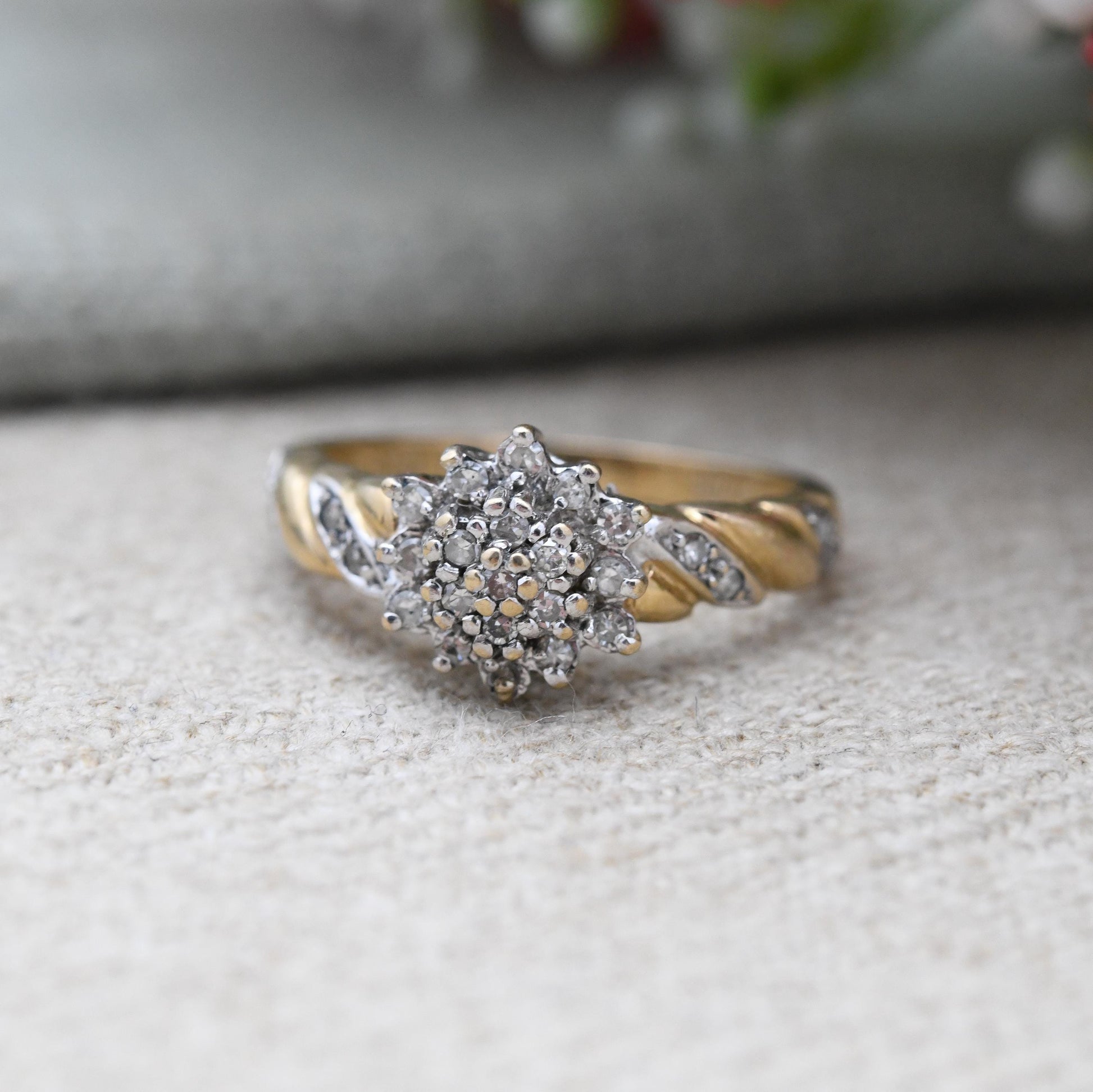 Vintage 9ct Gold and Diamond Cluster Ring 0.25 Carats 25 Points - Twist Pretty Gold Jewellery Gift for Her | UK Size - L 1/2 US Size - 6 1/4