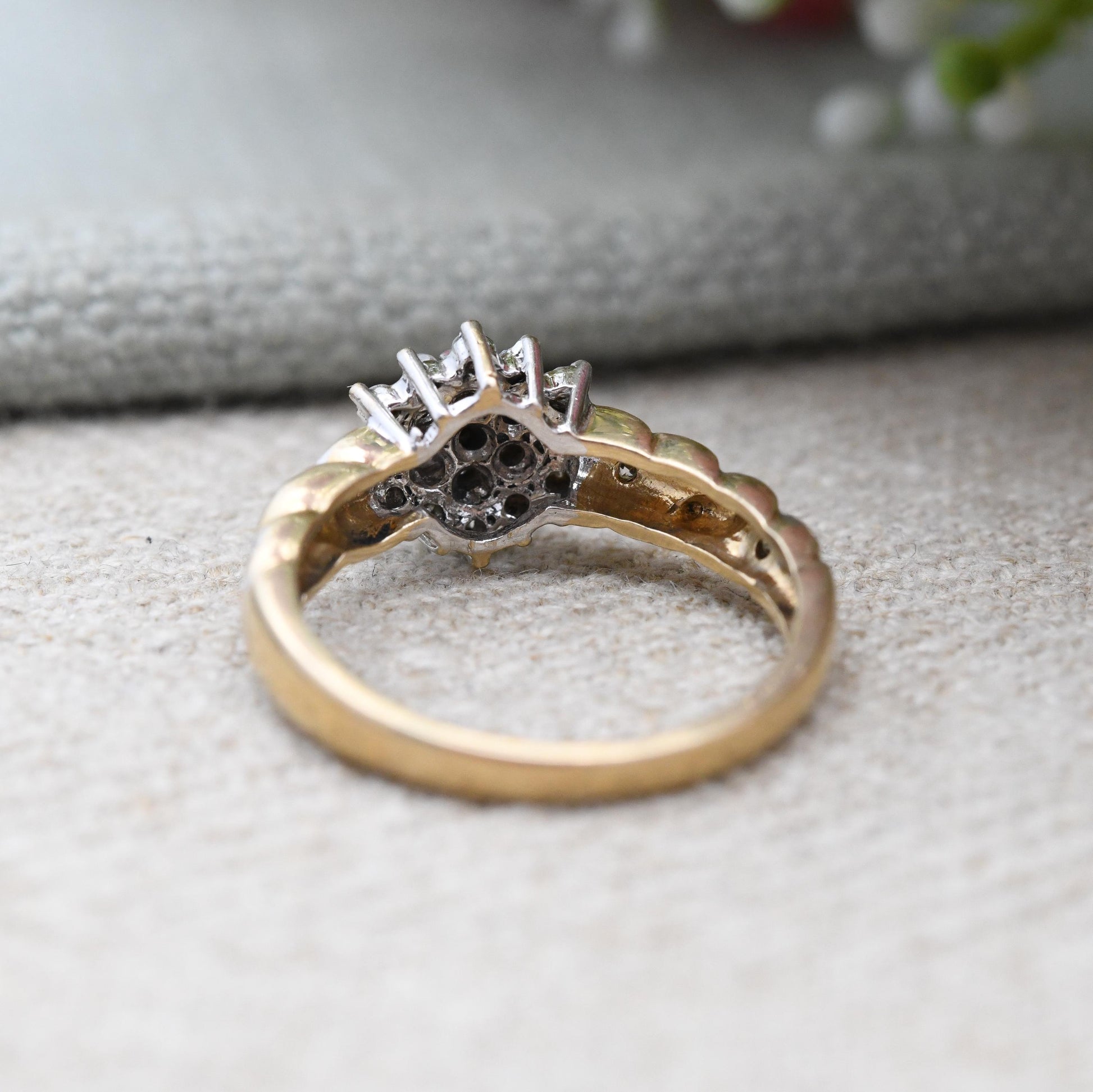 Vintage 9ct Gold and Diamond Cluster Ring 0.25 Carats 25 Points - Twist Pretty Gold Jewellery Gift for Her | UK Size - L 1/2 US Size - 6 1/4