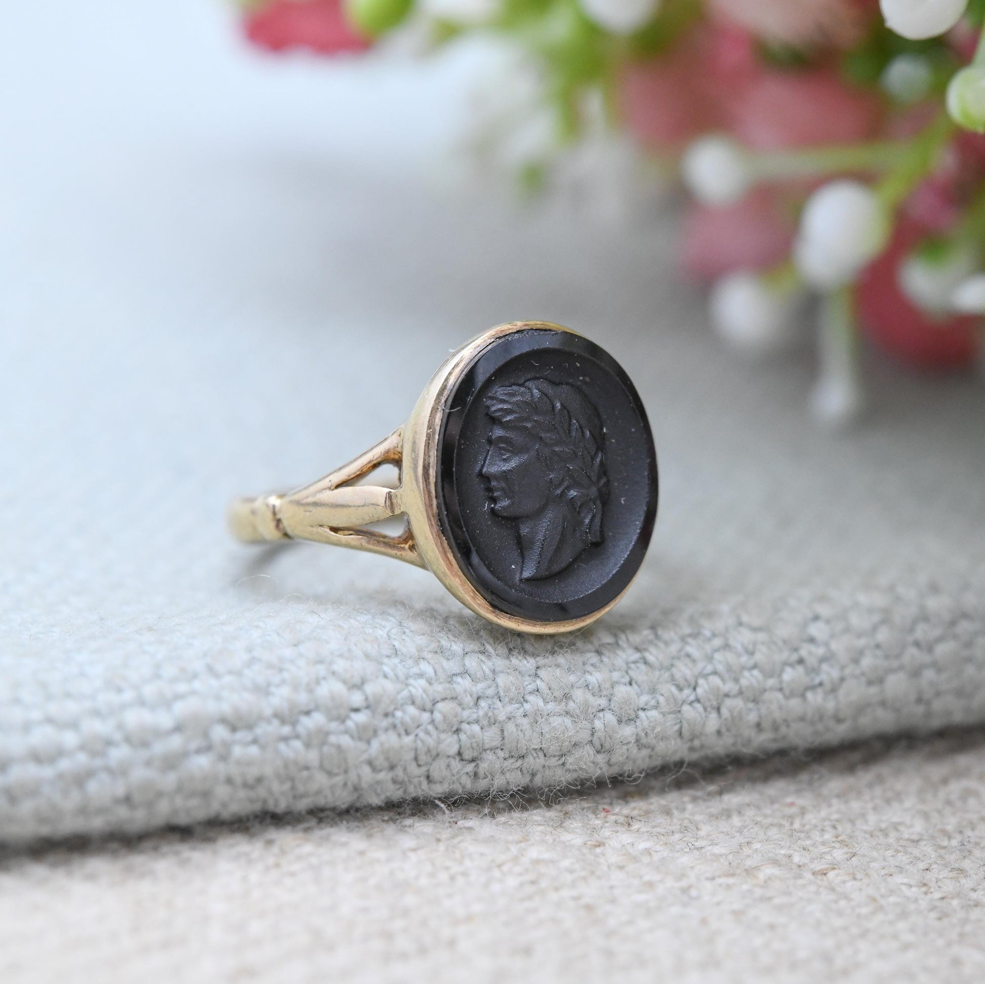 Vintage 9ct Gold Onyx Cameo Ring 1971 with Classical Roman Figure - Carved Laurel Wreath Crowned Head Bust | UK Size - J | US Size - 5
