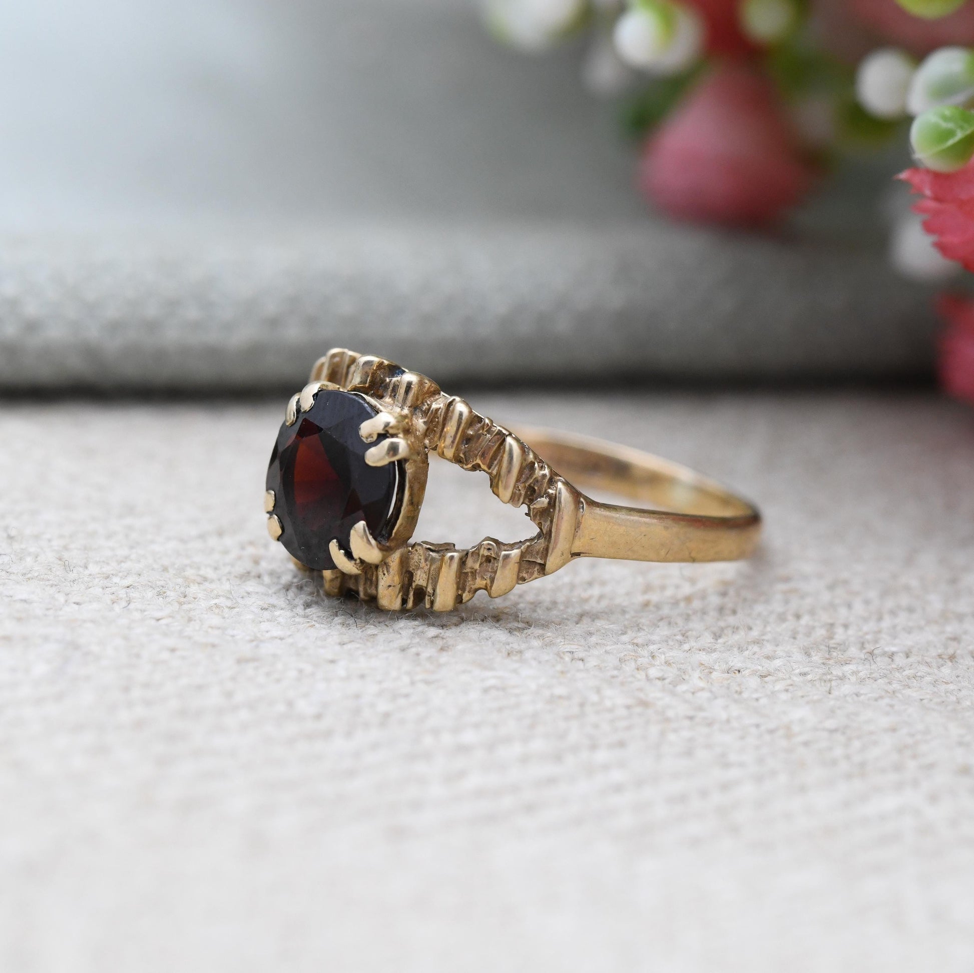 Vintage 9ct Gold Garnet Ring Midcentury Modernist 1977 MCM - Lister & Wright Statement Textured Brutalist | UK Size - N | US Size - 6 3/4