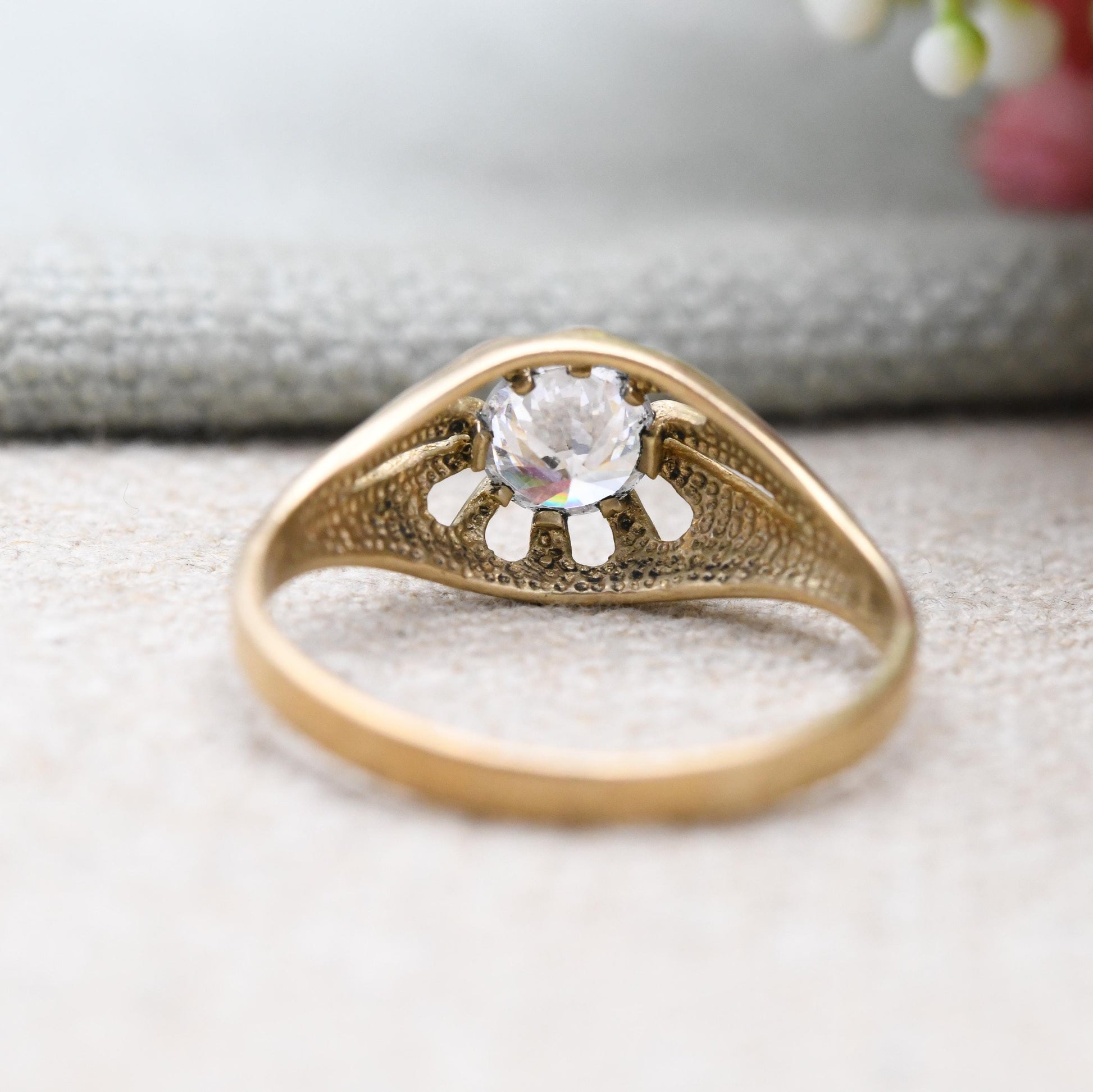 Vintage 9ct Gold CZ Solitaire Ring Unisex - Large Size | Claw Set Big Clear Stone | UK Size - S 1/2 | US Size - 9 1/2