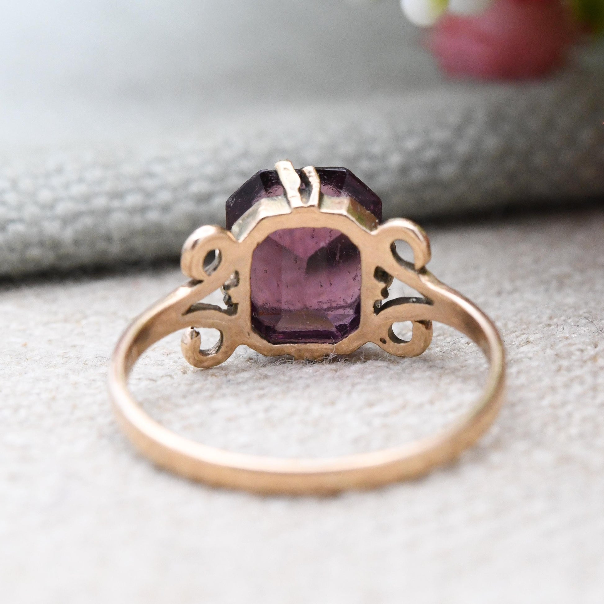 Vintage 9ct Gold Ring with Purple Paste Stone 1965 - Large Rectangle Colourful Glass Stone Dublin Hallmark | UK Size - N 1/2 | US Size - 7
