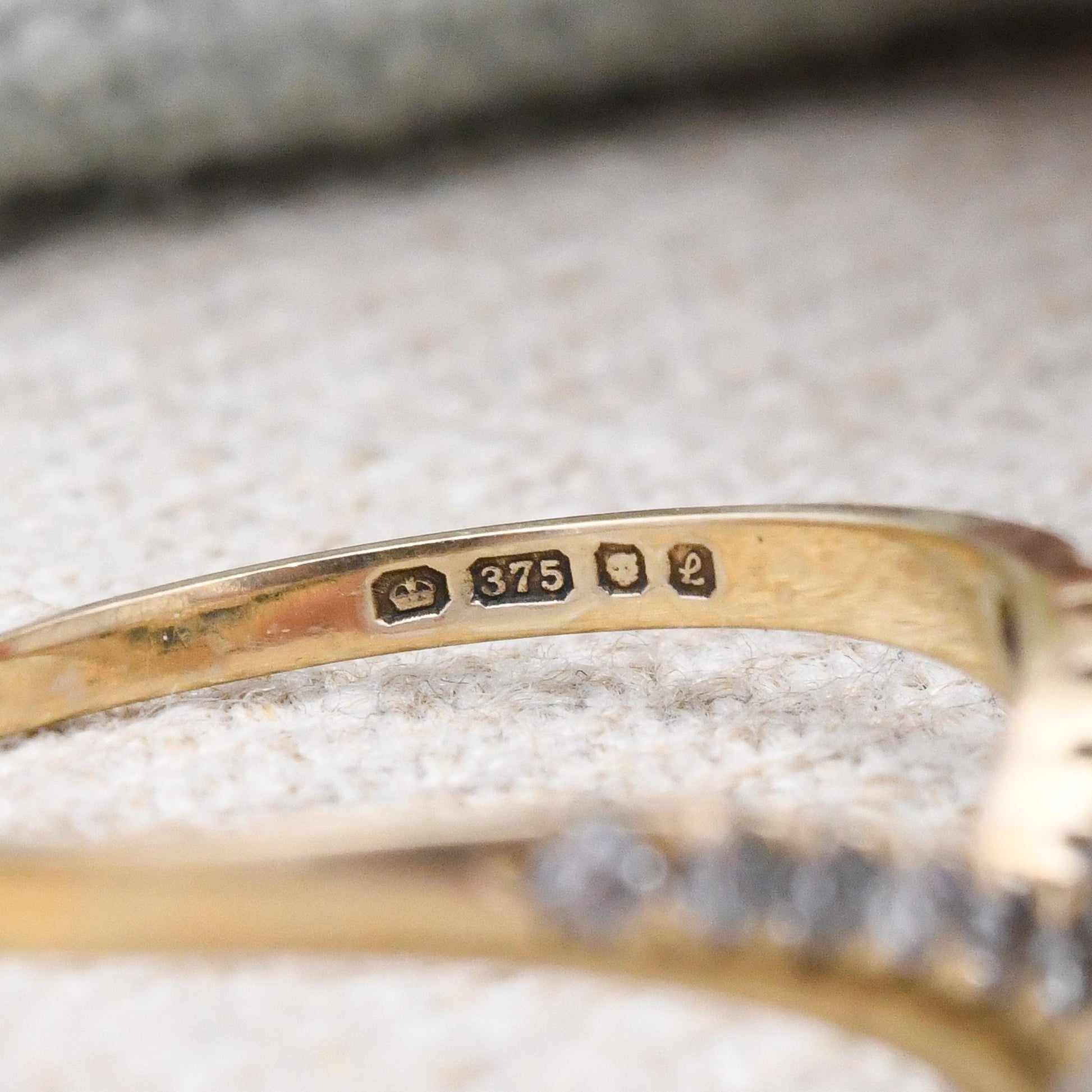 Vintage 9ct Gold Wishbone Ring with CZ Stones 1985 - Yellow Gold V Shaped Band Ring | UK Size - M 1/2 | US Size - 6 3/4
