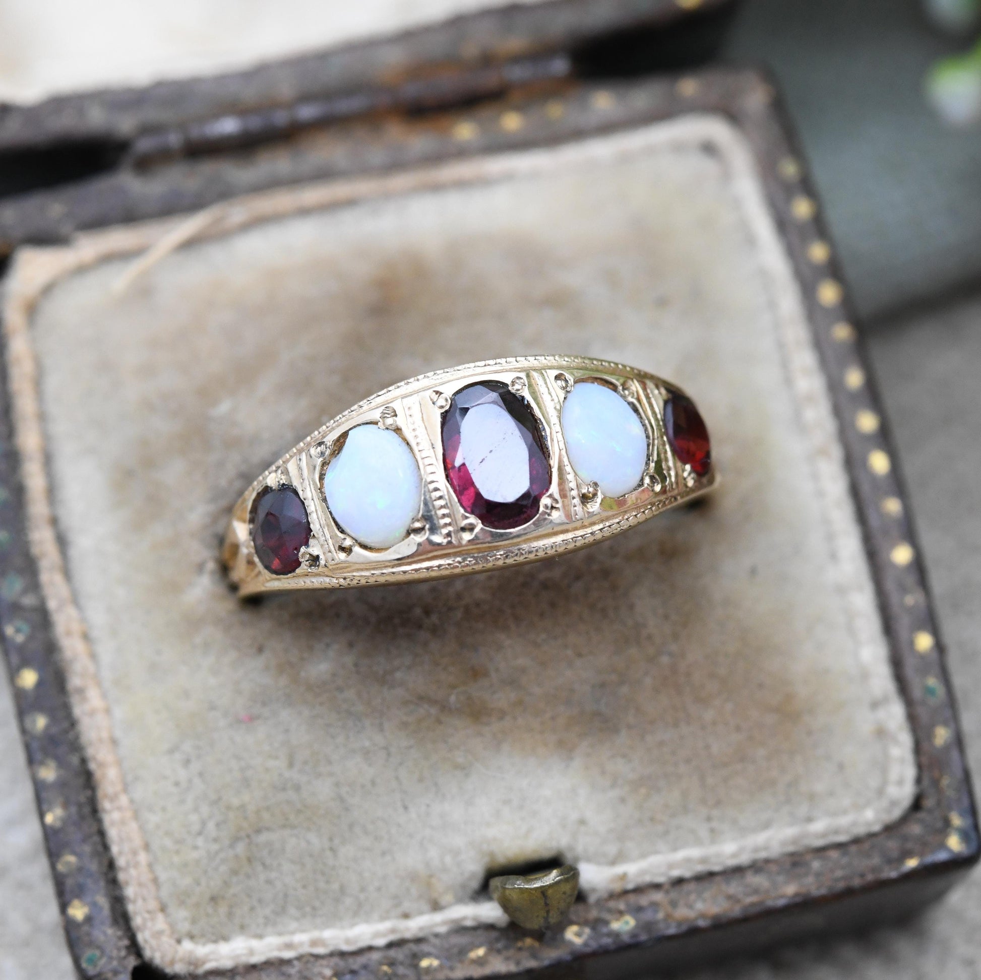 Vintage 9ct Gold Garnet and Opal Ring 1972 - Five Stone Dress Ring | Pretty Mid-Century Graduated Gemstones | UK Size - P | US Size - 7 3/4
