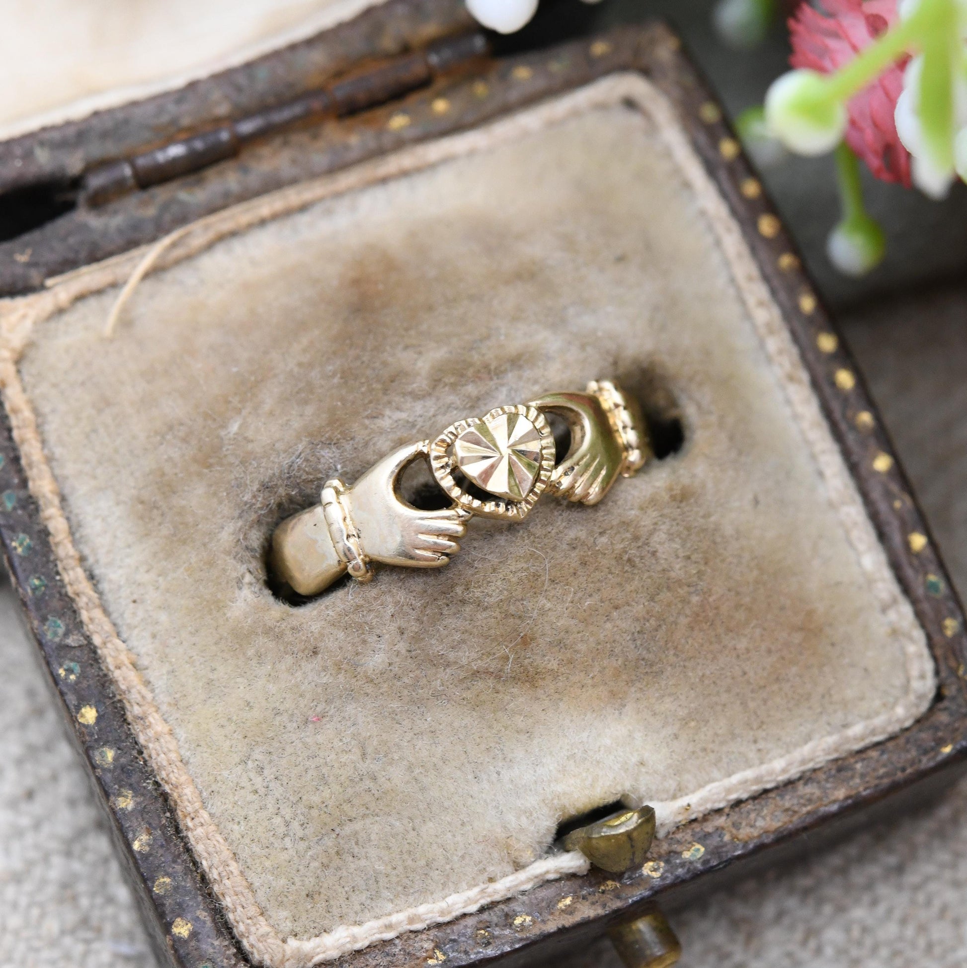 Antique 9ct Gold Dublin Claddagh Ring - Irish Hands Holding Heart Symbol | Diamond Cut Heart | UK Size - L 1/2 | US Size - 6