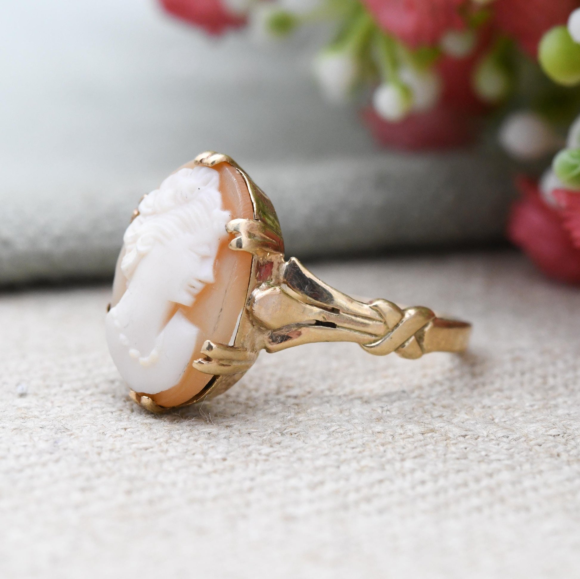 Vintage 9ct Gold Cameo Ring Carved Shell Face - Mid-Century Oval Portrait Profile Statement Ring | UK Size - R | US Size - 8 3/4