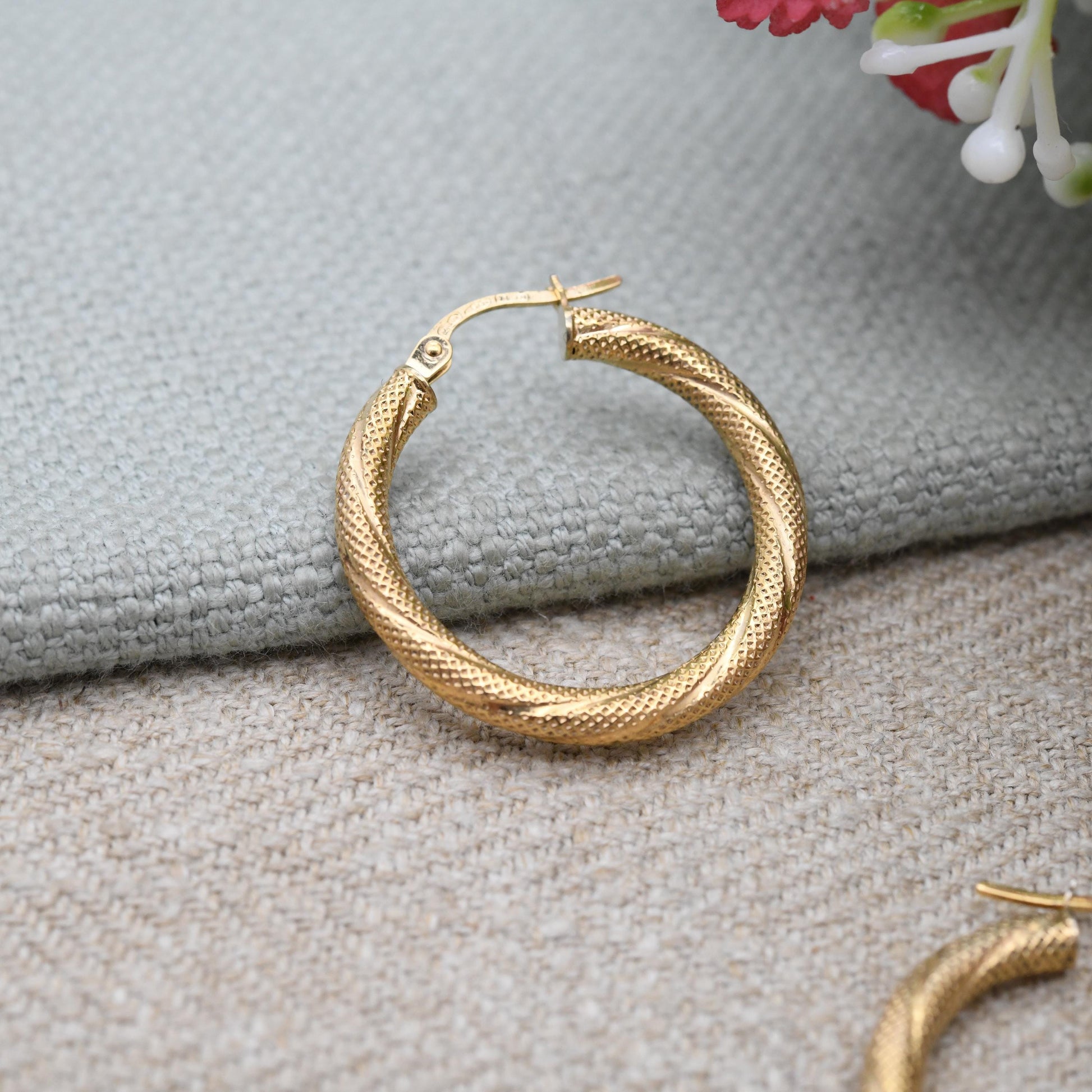 Vintage Unoaerre 9ct Gold Hoop Earrings - Italian Designer Textured Circle Hoops | Minimal Everyday Plain Round Hoops Chunky | 2.5 cm Dia