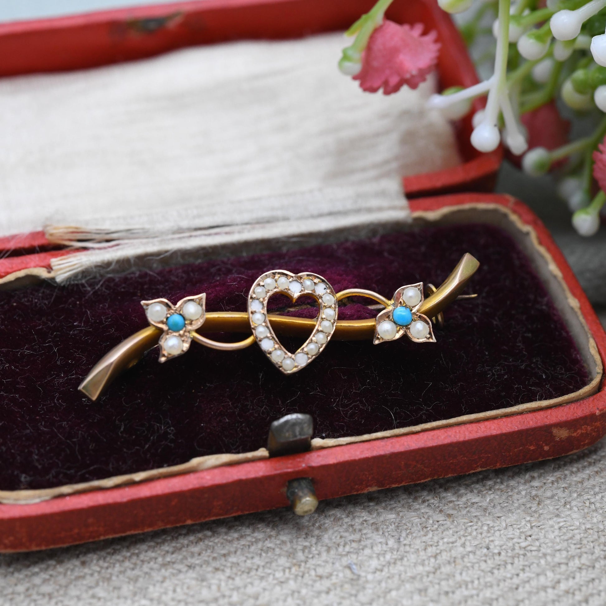 Antique Victorian 9ct Gold Turquoise and Split Pearl Brooch 1899 - Heart and Leaf Shaped Setting | Pretty Ornate Detail Bar Brooch | Chester