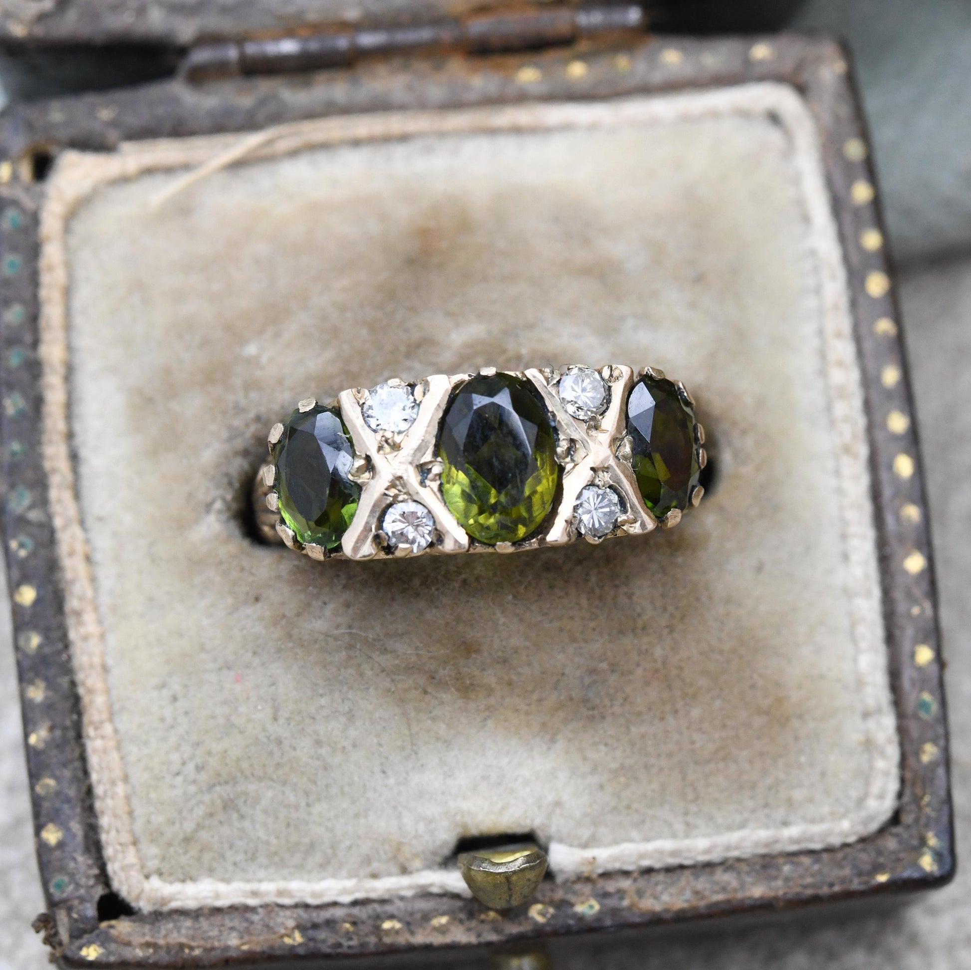 Vintage 9ct Gold Tourmaline Three Stone Ring - Olive Green Flush Set Trilogy Half Eternity Ring Accent Stones | UK Size - L US Size - 5 3/4