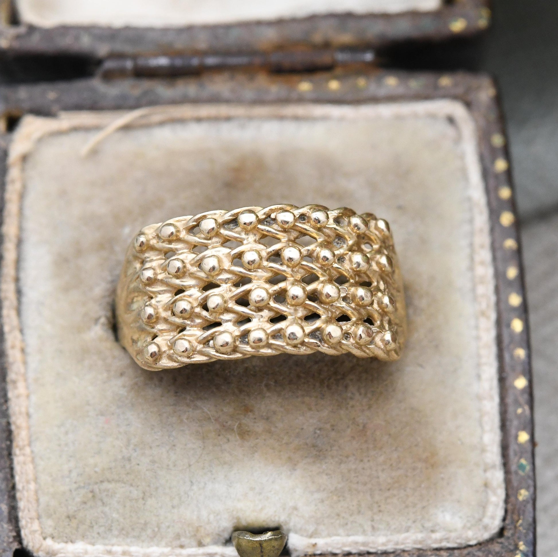 Vintage 9ct Gold Keeper Ring - Four Row Textured Knotted Band Love Symbol | Everyday Gold Jewellery | UK Size - R 1/2 | US Size - 8 3/4