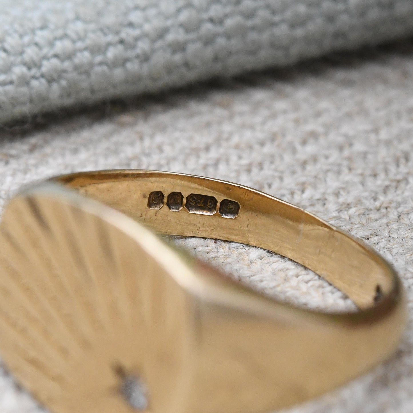 Vintage 9ct Gold Diamond Signet Ring - Solid Yellow Gold Jewellery Gift for Him Engagement Ring Men | UK Size - P 1/2 | US Size - 7 3/4