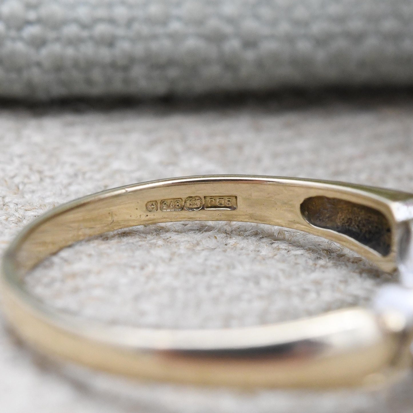 Vintage 9ct Gold Three Stone Ring with Blue and Clear Stones - Oval Cut Centre | Solid Gold Jewellery Gift | UK Size - P | US Size - 7 3/4