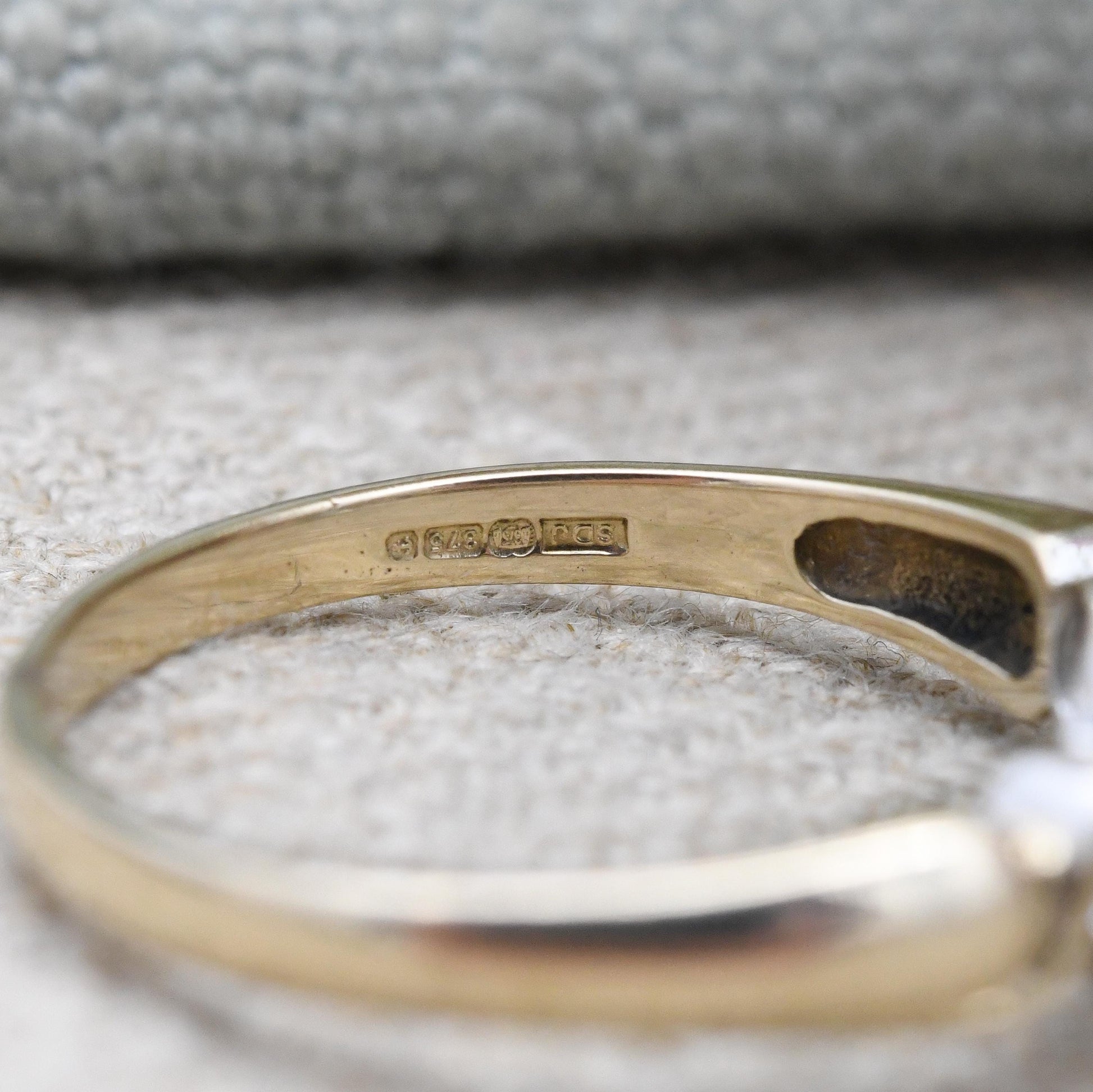Vintage 9ct Gold Three Stone Ring with Blue and Clear Stones - Oval Cut Centre | Solid Gold Jewellery Gift | UK Size - P | US Size - 7 3/4