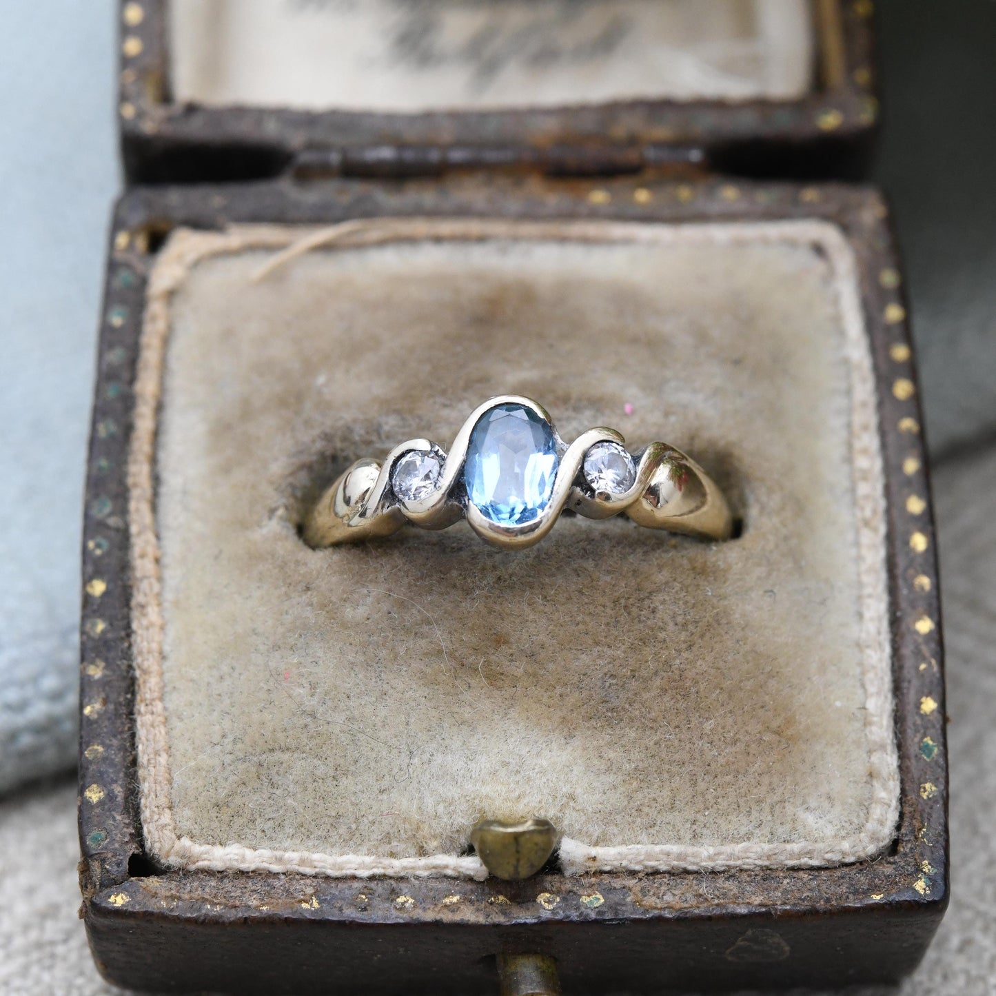 Vintage 9ct Gold Three Stone Ring with Blue and Clear Stones - Oval Cut Centre | Solid Gold Jewellery Gift | UK Size - P | US Size - 7 3/4
