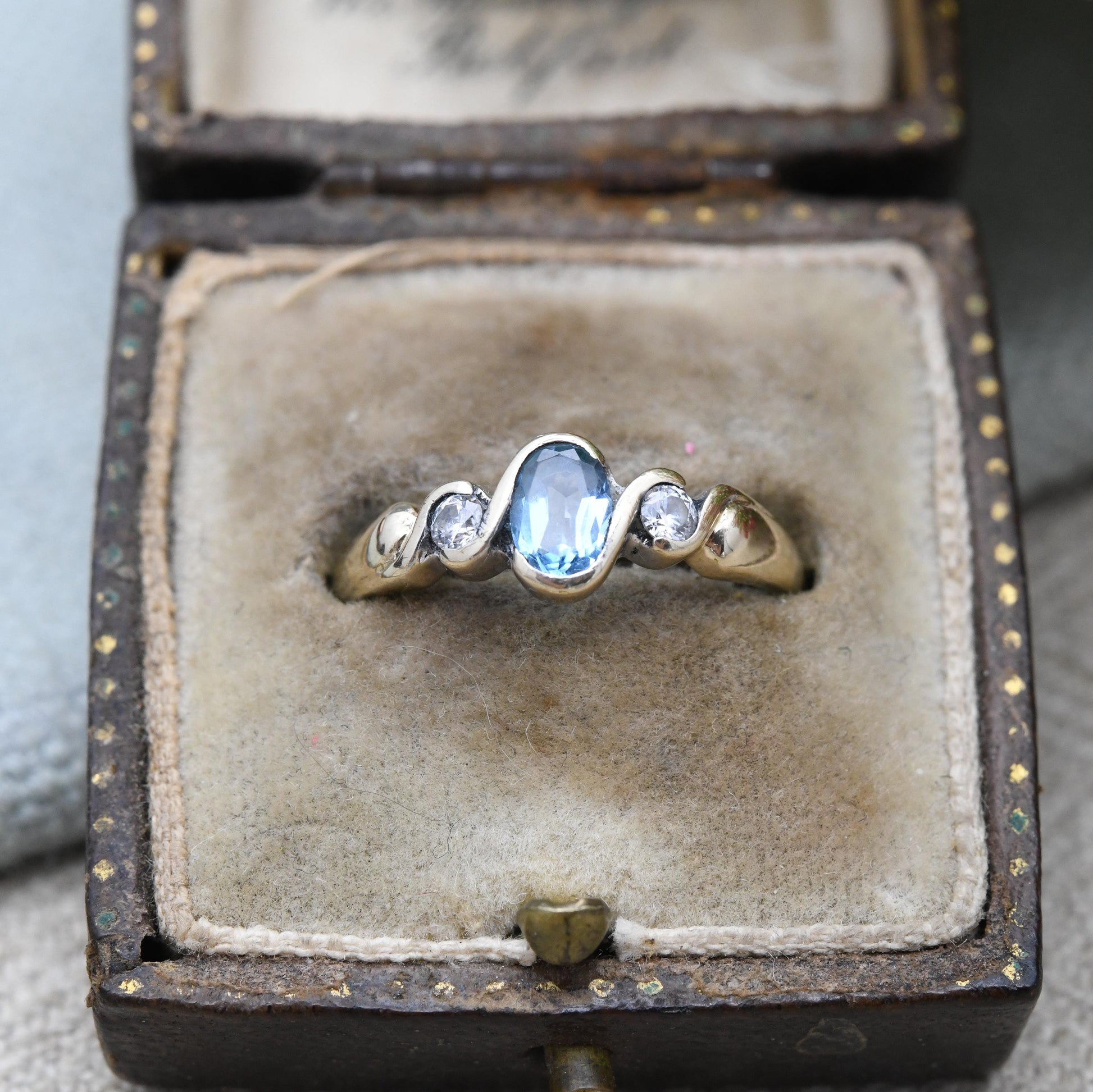 Vintage 9ct Gold Three Stone Ring with Blue and Clear Stones - Oval Cut Centre | Solid Gold Jewellery Gift | UK Size - P | US Size - 7 3/4