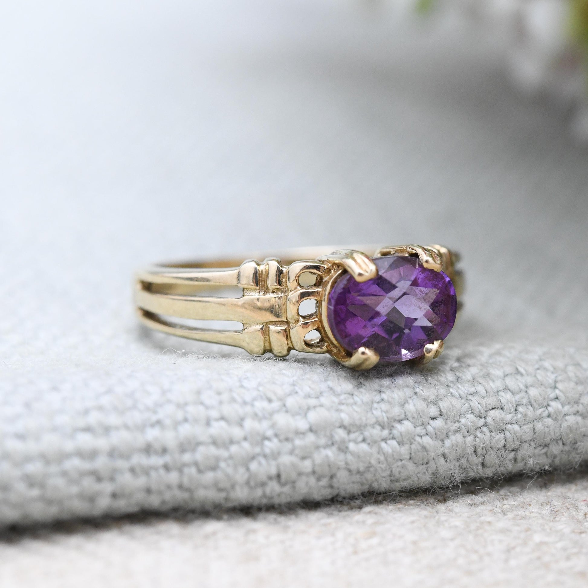 Vintage 9ct Gold Faceted Amethyst Gems TV Ring - 2005 Design Purple Stone Solitaire | UK Size - N 1/2 | US Size - 6 3/4