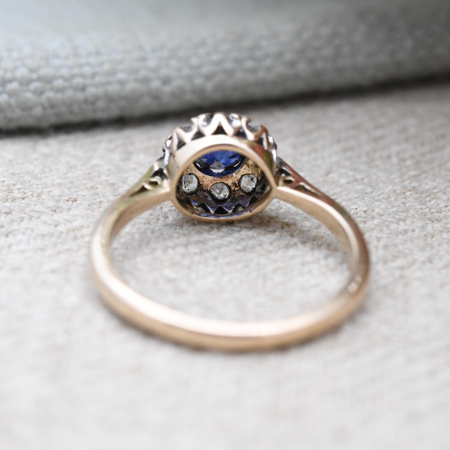 Vintage 9ct Gold Ring Blue Stone Halo - Large Deep Blue Synthetic Stone Cocktail Ring | UK Size - P | US Size - 7 1/2