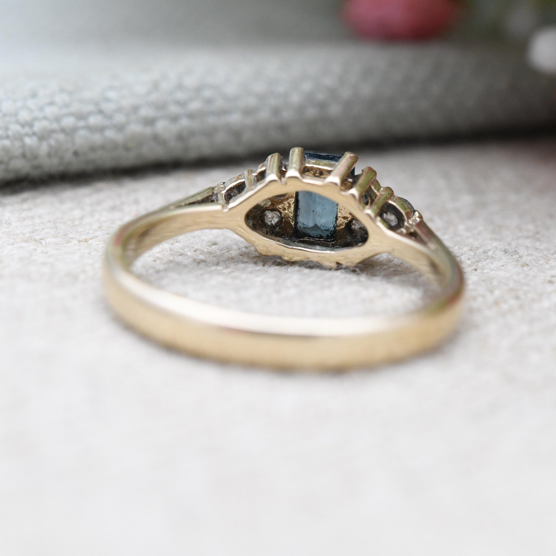 Vintage 9ct Gold Ring with Emerald Cut Blue Stone with Clear Stones - Solid Gold Jewellery Gift for Her | UK Size - P | US Size - 8