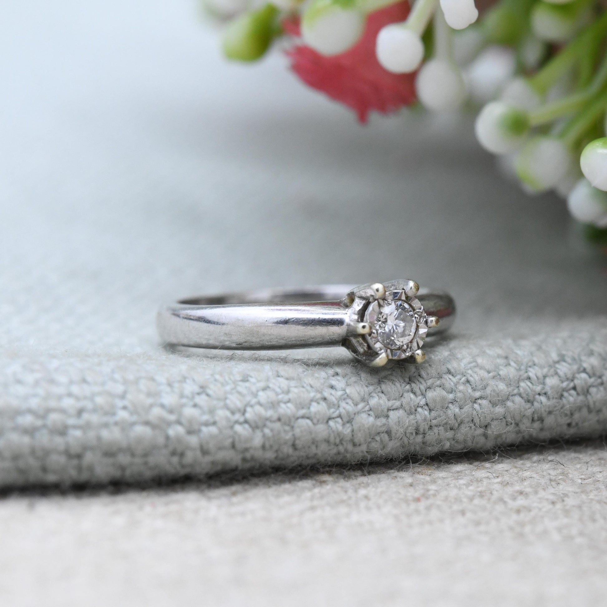 Vintage 9ct Gold Diamond Solitaire Ring 10 Points - Minimal Design White Gold Engagement | UK Size - i 1/2 | US Size - 4 1/2