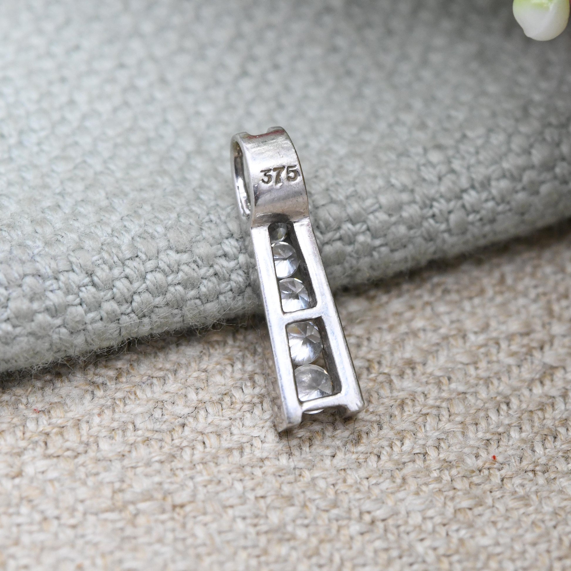 9ct White Gold Pendant with Graduated Stones - Solid Gold Minimalist Gift for Her | Bar Shape Tension Set Pendant Charm