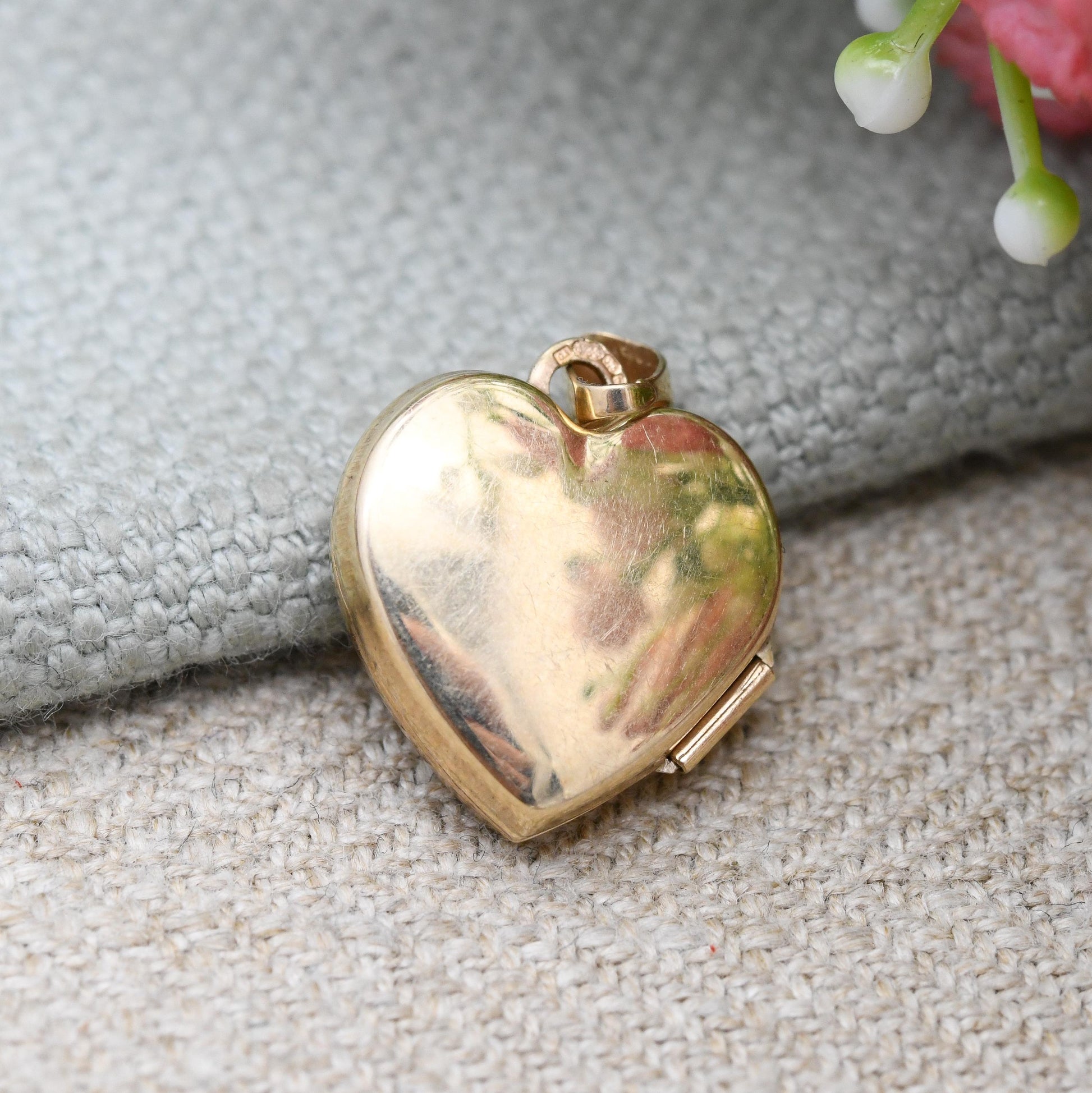 9ct Gold Diamond Heart Locket Pendant - GA | Love Heart Locket Charm Pendant | Sentimental Jewellery Gift for Her