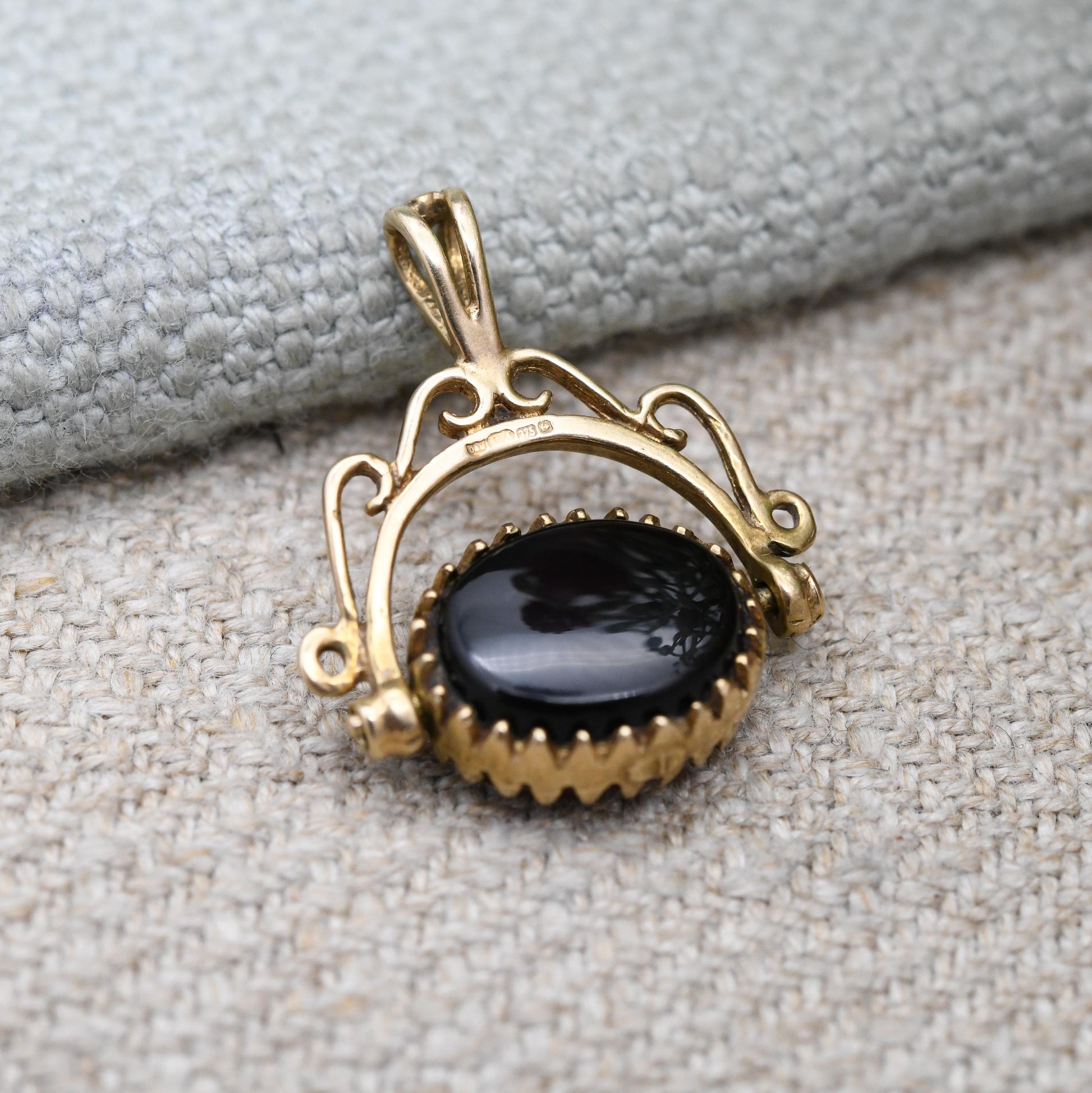 Vintage 9ct Gold Spinner Fob Pendant c. 1980s - Antique Style Miniature Gemstone Watch Fob Charm Ornate | Cabochon Red Carnelian Black Onyx