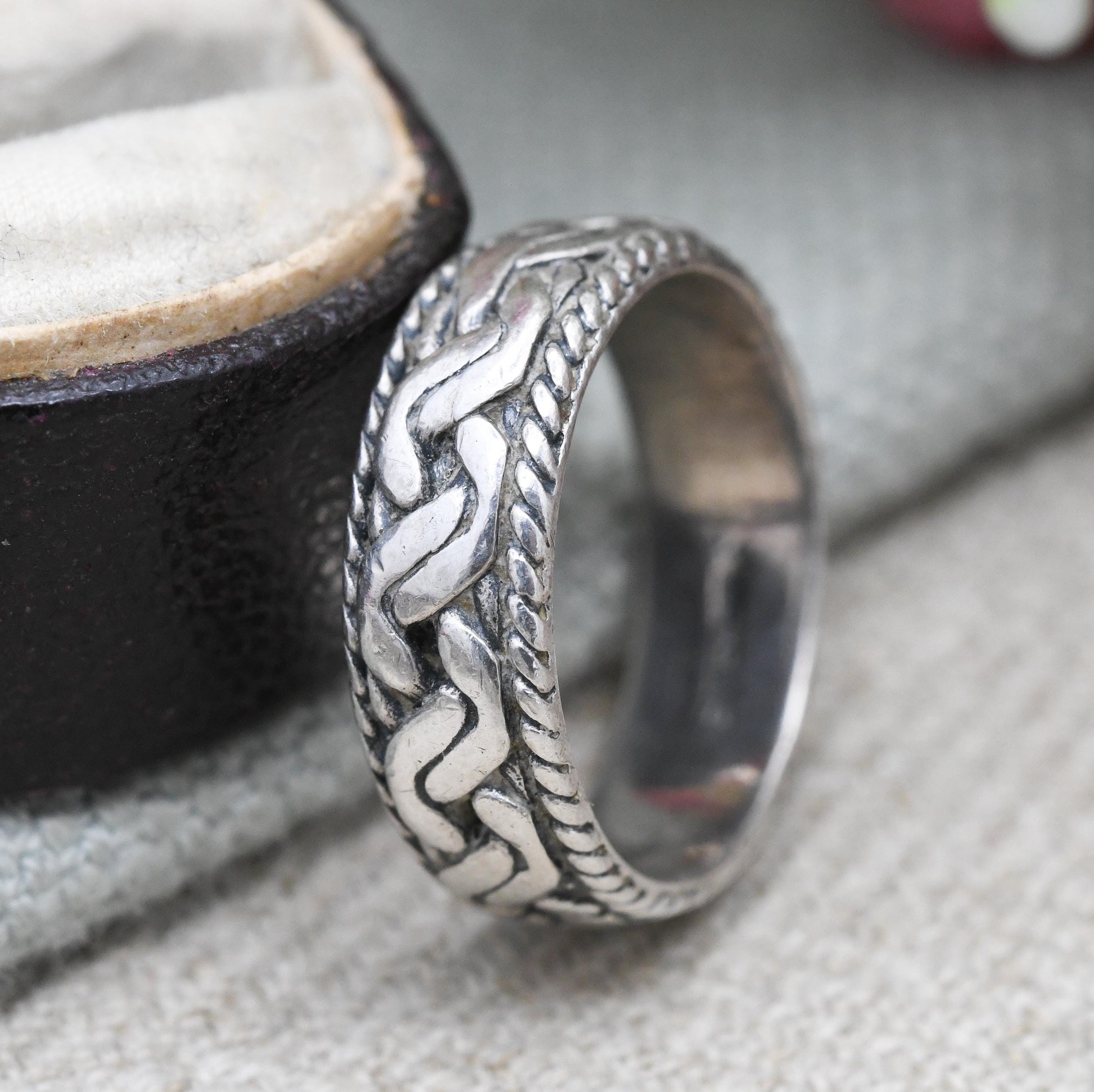 Vintage Sterling Silver Celtic Knot Band Ring - Textured Unisex Silver Band | UK Size - M 1/2 | US Size - 6 1/2