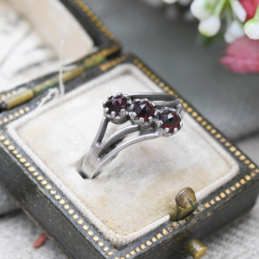 Vintage Sterling Silver Rose Cut Garnet Three Stone Ring - Pretty Offset Red Gemstone Ring | UK Size - M | US Size - 6 1/2