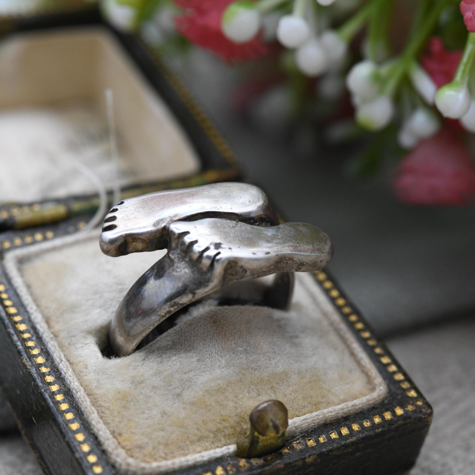 Vintage Sterling Silver Feet Ring - Quirky Pair of Feet Design | Unisex | Everyday Silver Jewellery | UK Size - I 1/2 | US Size - 4 1/2