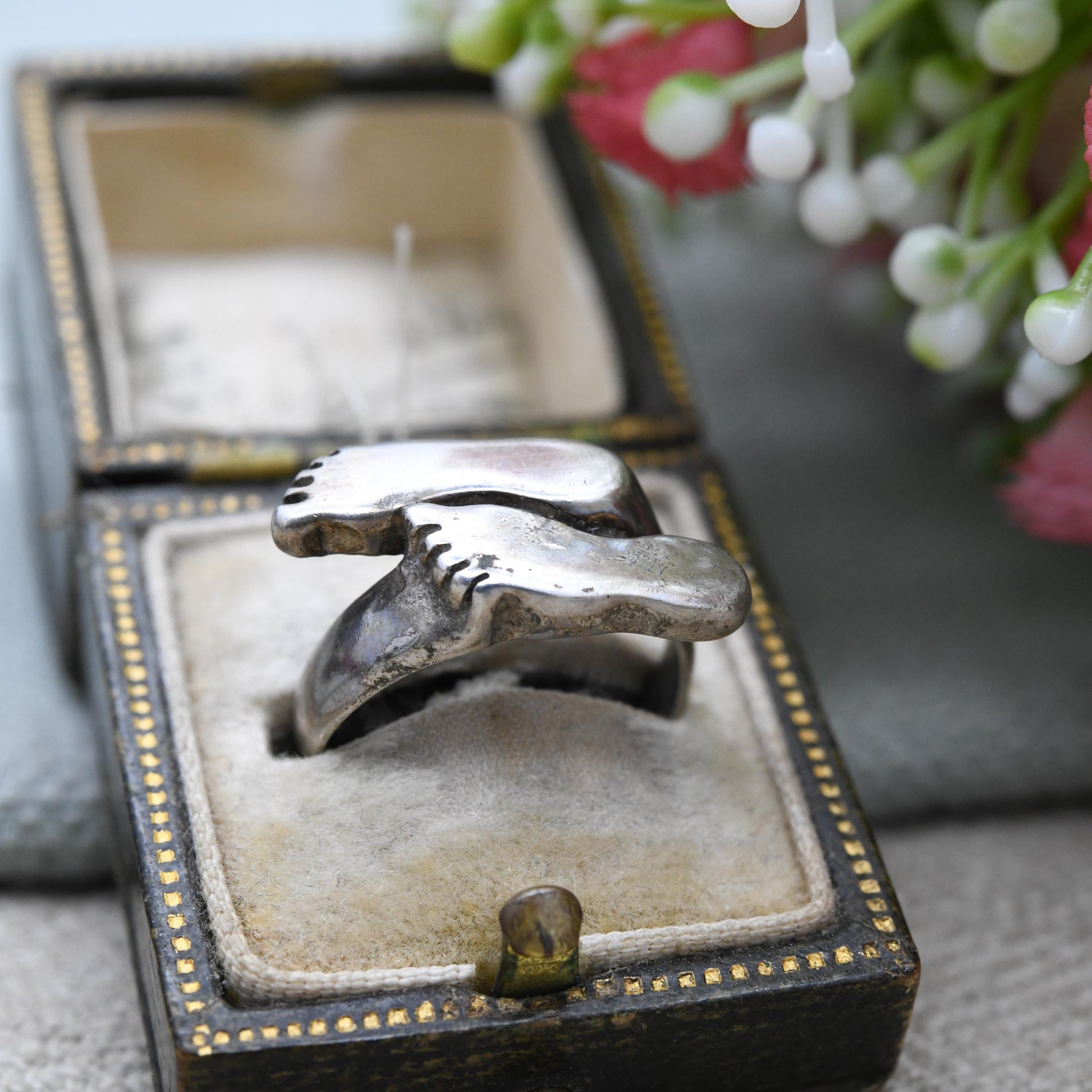 Vintage Sterling Silver Feet Ring - Quirky Pair of Feet Design | Unisex | Everyday Silver Jewellery | UK Size - I 1/2 | US Size - 4 1/2