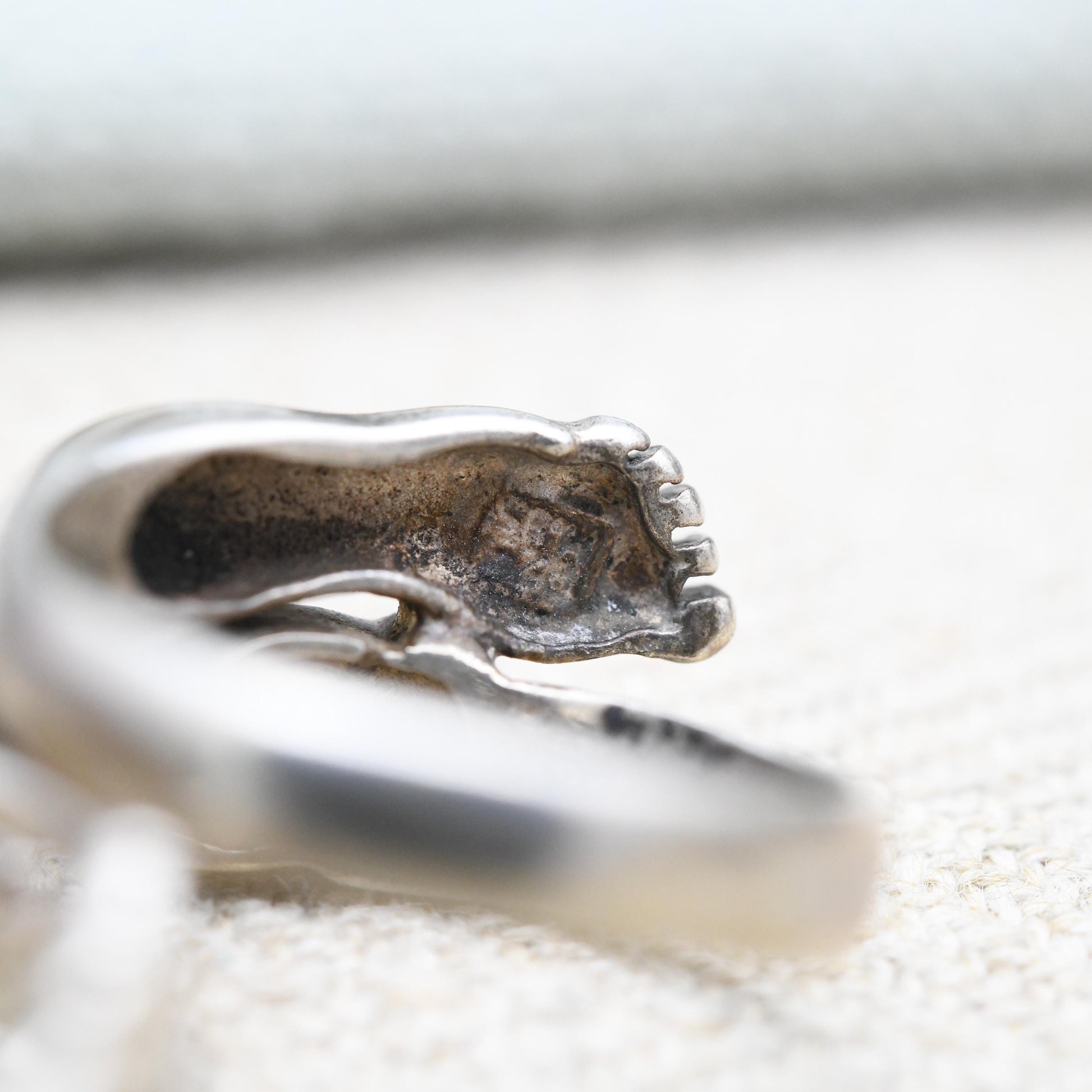 Vintage Sterling Silver Feet Ring - Quirky Pair of Feet Design | Unisex | Everyday Silver Jewellery | UK Size - I 1/2 | US Size - 4 1/2