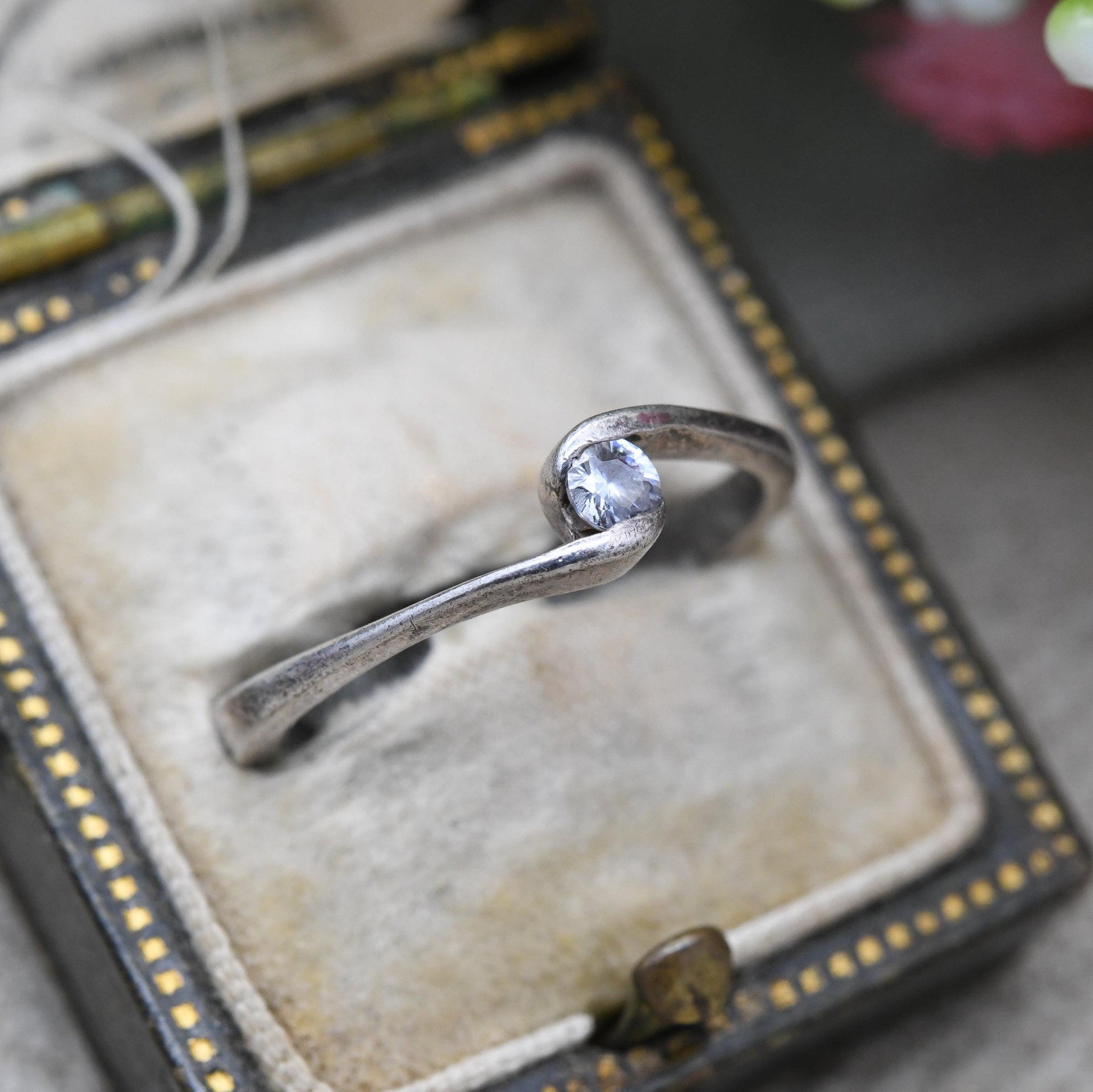 Vintage Sterling Silver Clear Stone Twisted Solitaire Ring - Gemstone Statement Ring Gift for Her | UK Size - P 1/2 | US Size - 8