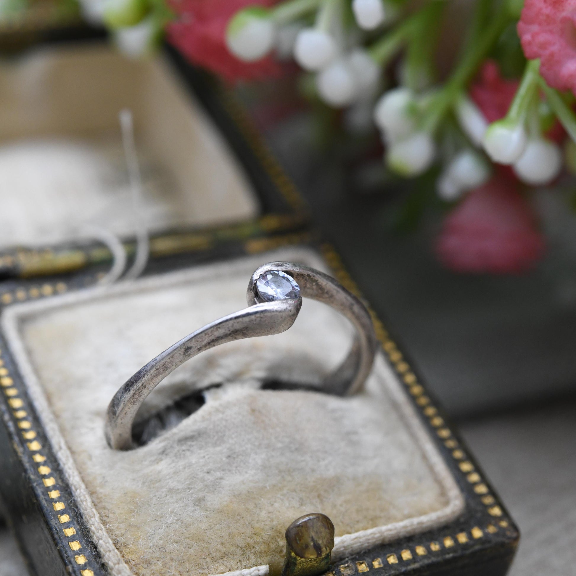Vintage Sterling Silver Clear Stone Twisted Solitaire Ring - Gemstone Statement Ring Gift for Her | UK Size - P 1/2 | US Size - 8