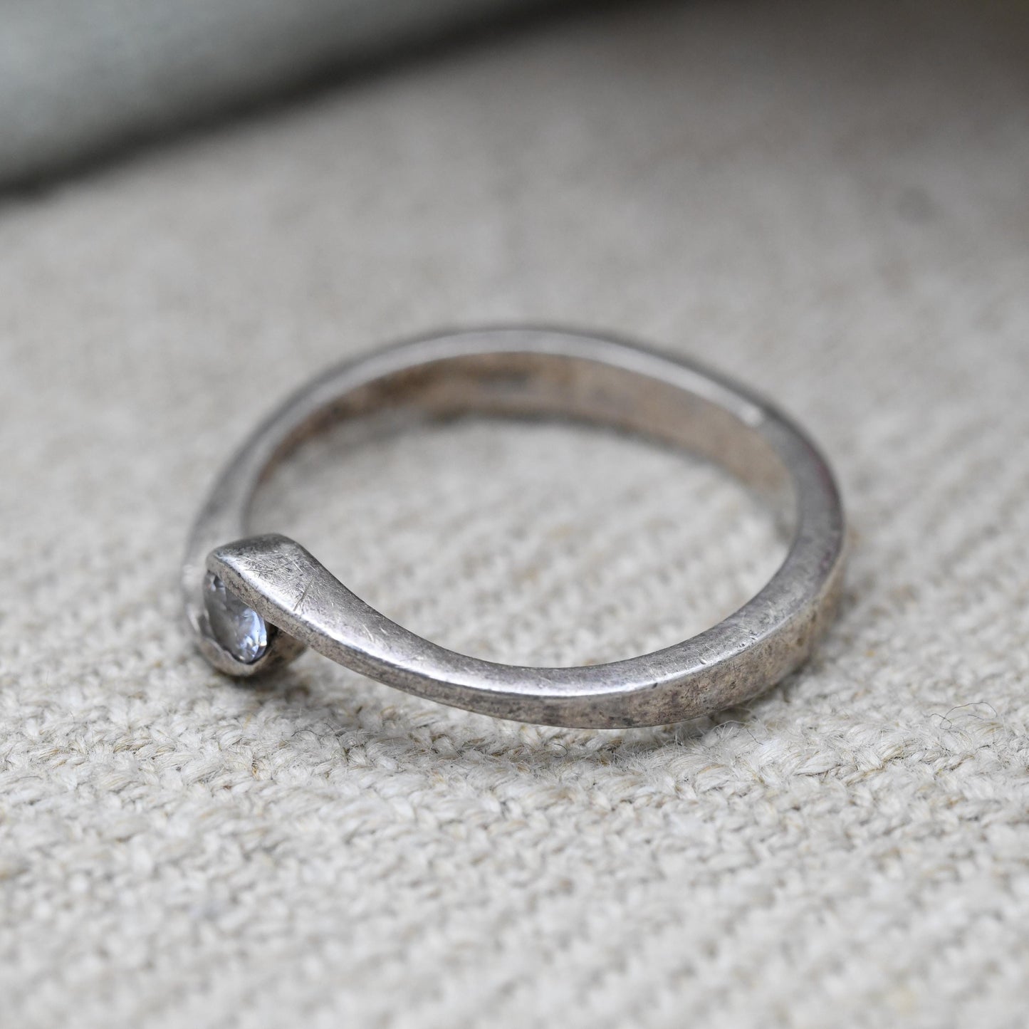 Vintage Sterling Silver Clear Stone Twisted Solitaire Ring - Gemstone Statement Ring Gift for Her | UK Size - P 1/2 | US Size - 8