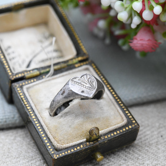 Vintage Sterling Silver Heart Signet Ring - Engraved Silver 1977 Love Heart Jewellery | Everyday Ring | UK Size - O 1/2 | US Size - 7 1/4