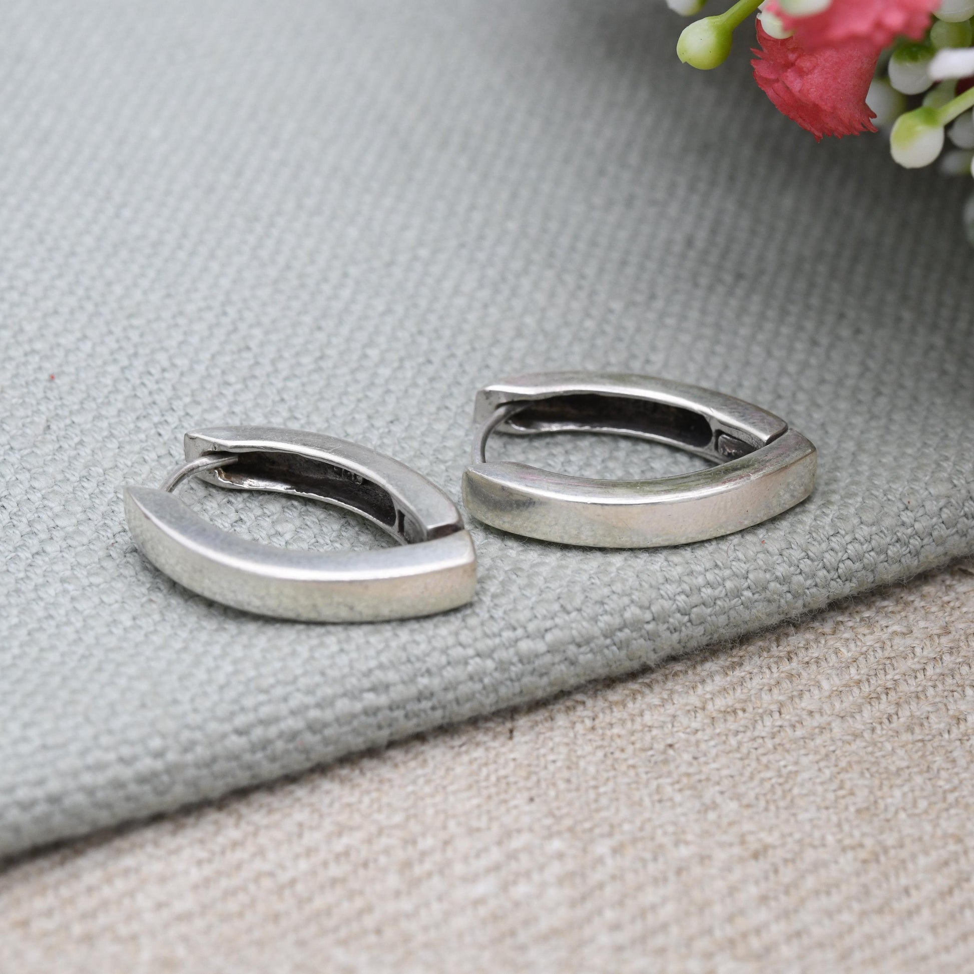 Vintage Sterling Silver V Hinged Hoop Earrings - Minimalist | Jewellery