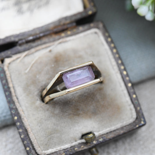 Vintage 9ct Gold Amethyst Ring 1971 - Antique Revival Style Engraved Scrolling Shank | Purple Gemstone | UK Size - O 1/2 | US Size - 7 3/4