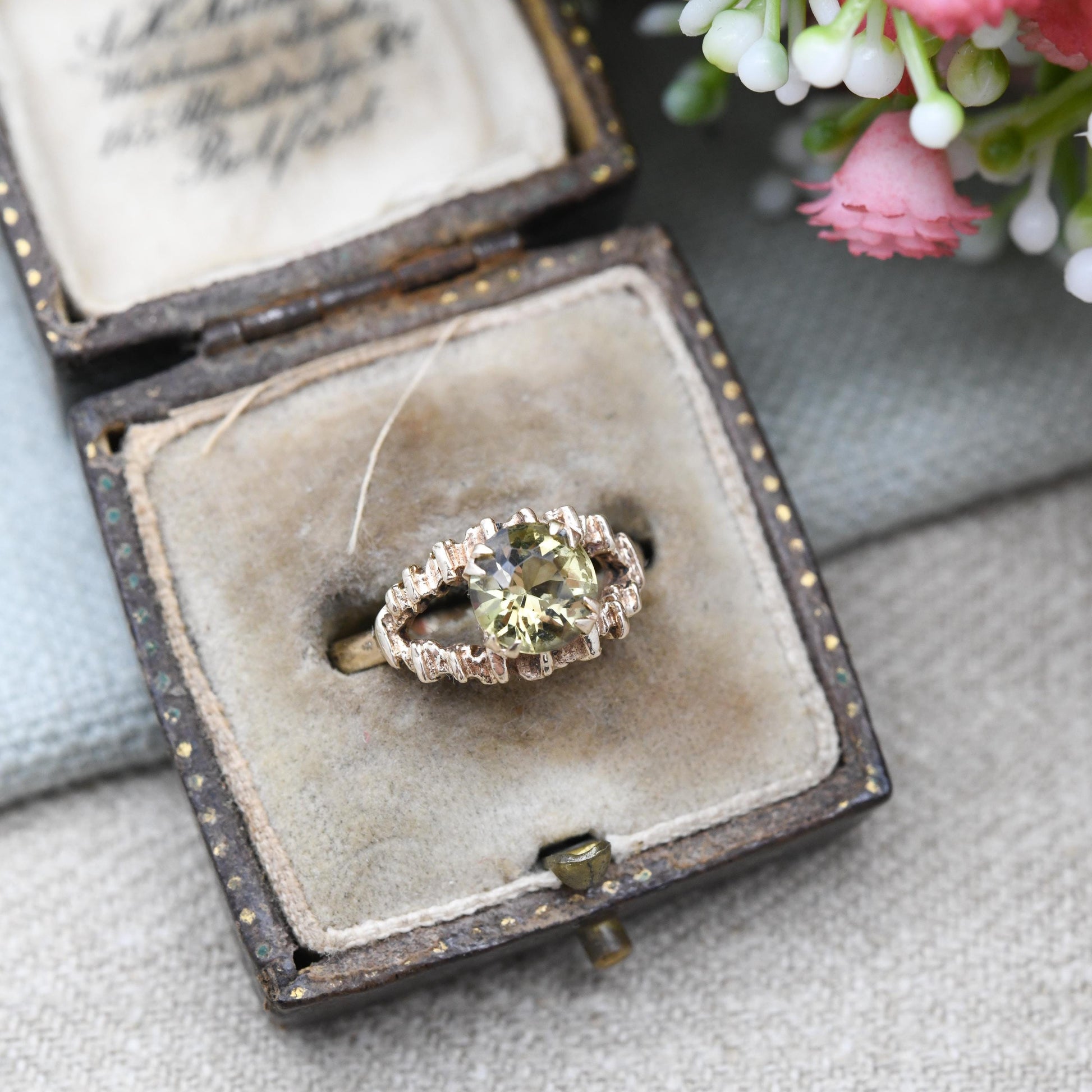 Vintage 9ct Gold Gemstone Ring 1972 Midcentury Modern Jewellery - Open Textured Shank Faceted Cocktail Dress | UK Size - O | US Size - 7 1/2